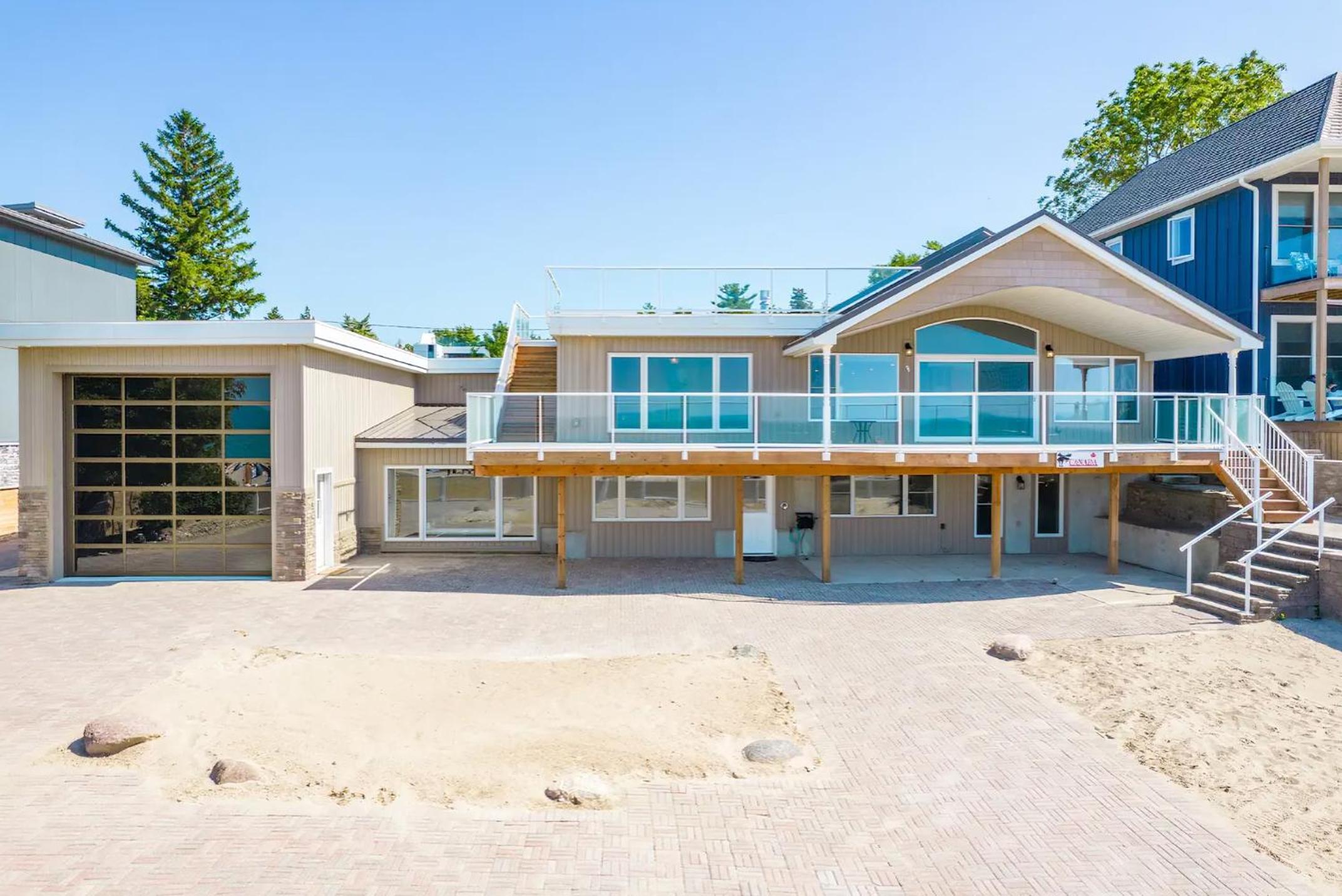 Shoreline Palace - 6 Bed, 3 Bath, Beachfront, Swim spa, Pool table