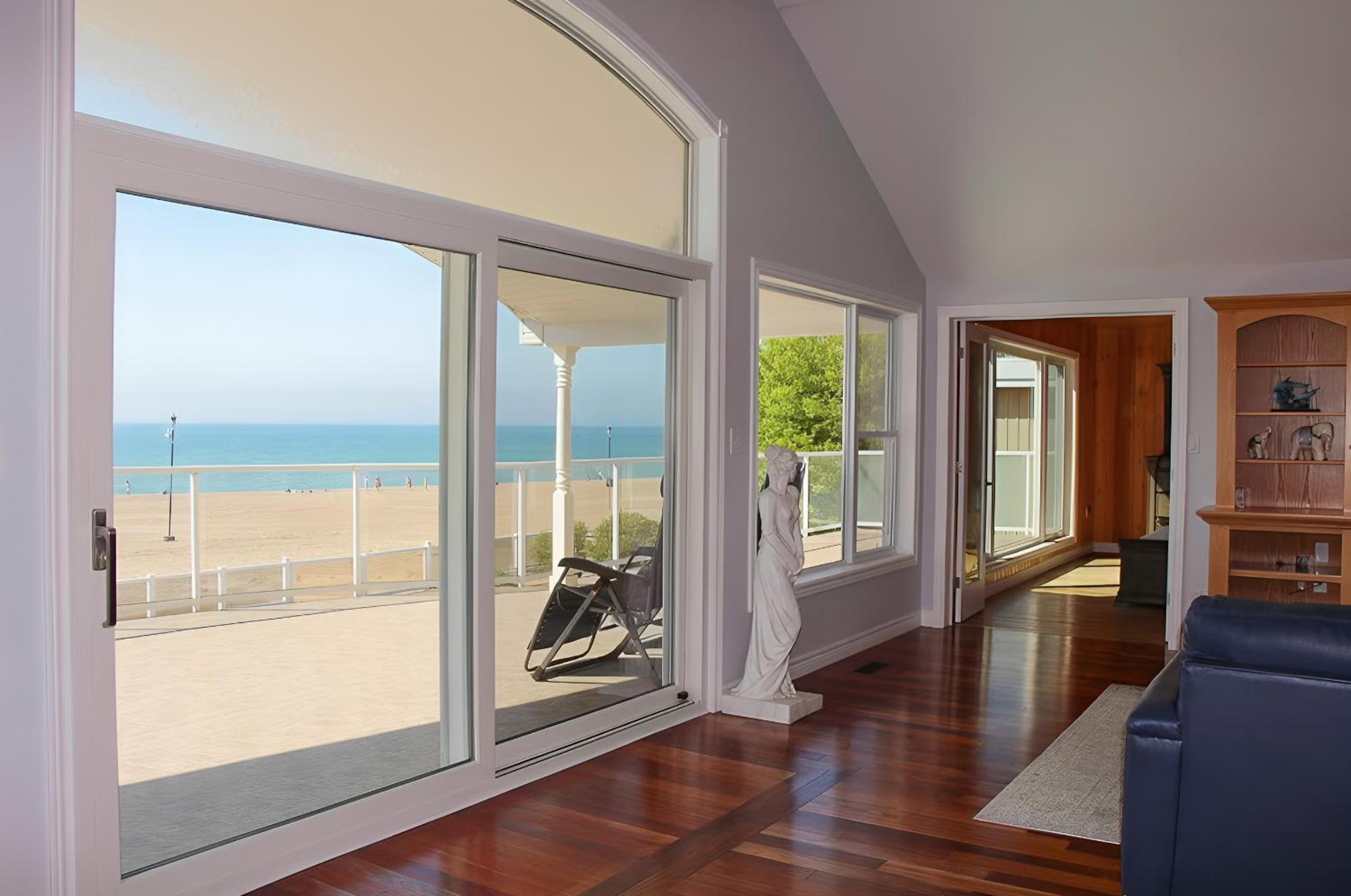 Shoreline Palace - 6 Bed, 3 Bath, Beachfront, Swim spa, Pool table