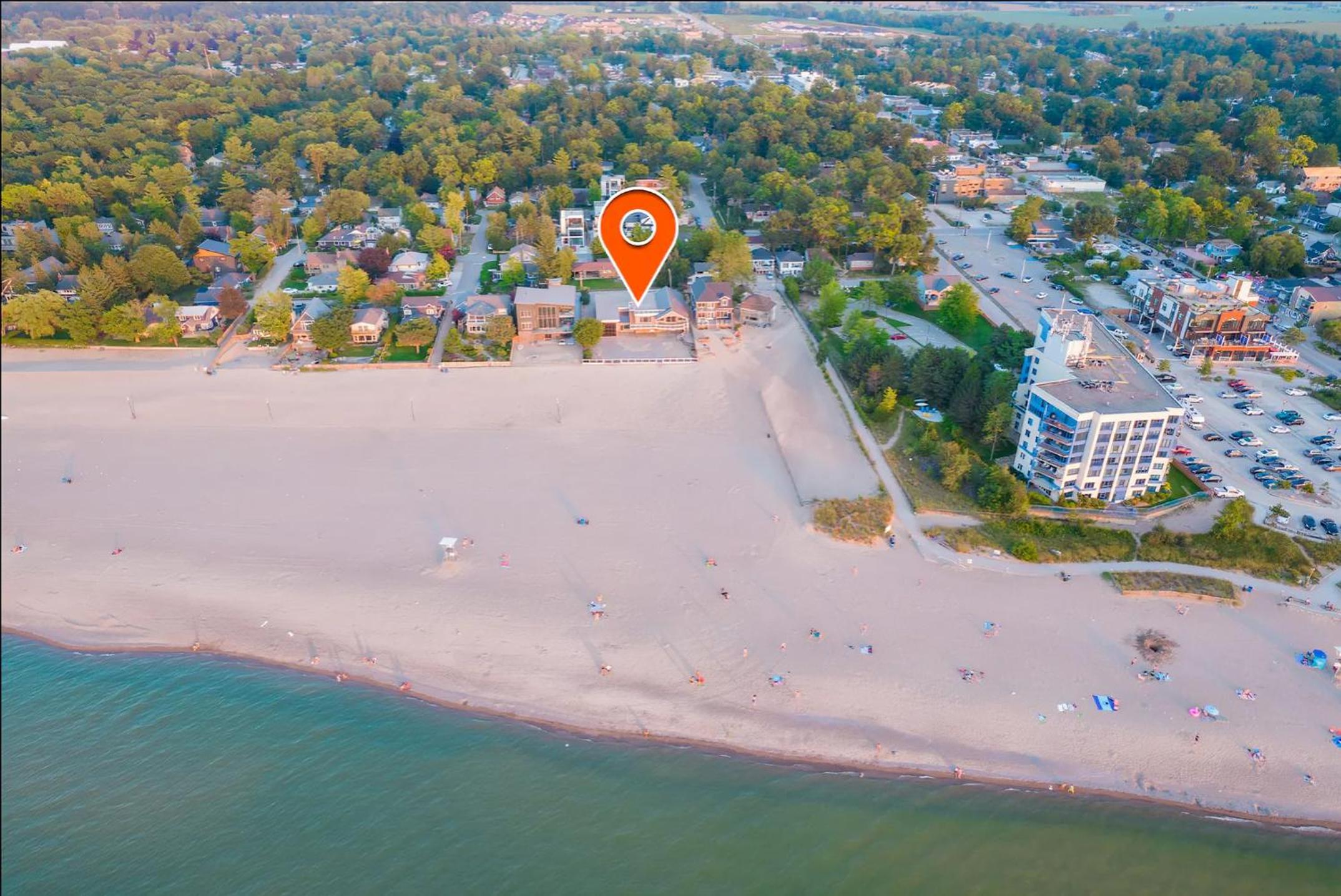 Shoreline Palace - 6 Bed, 3 Bath, Beachfront, Swim spa, Pool table