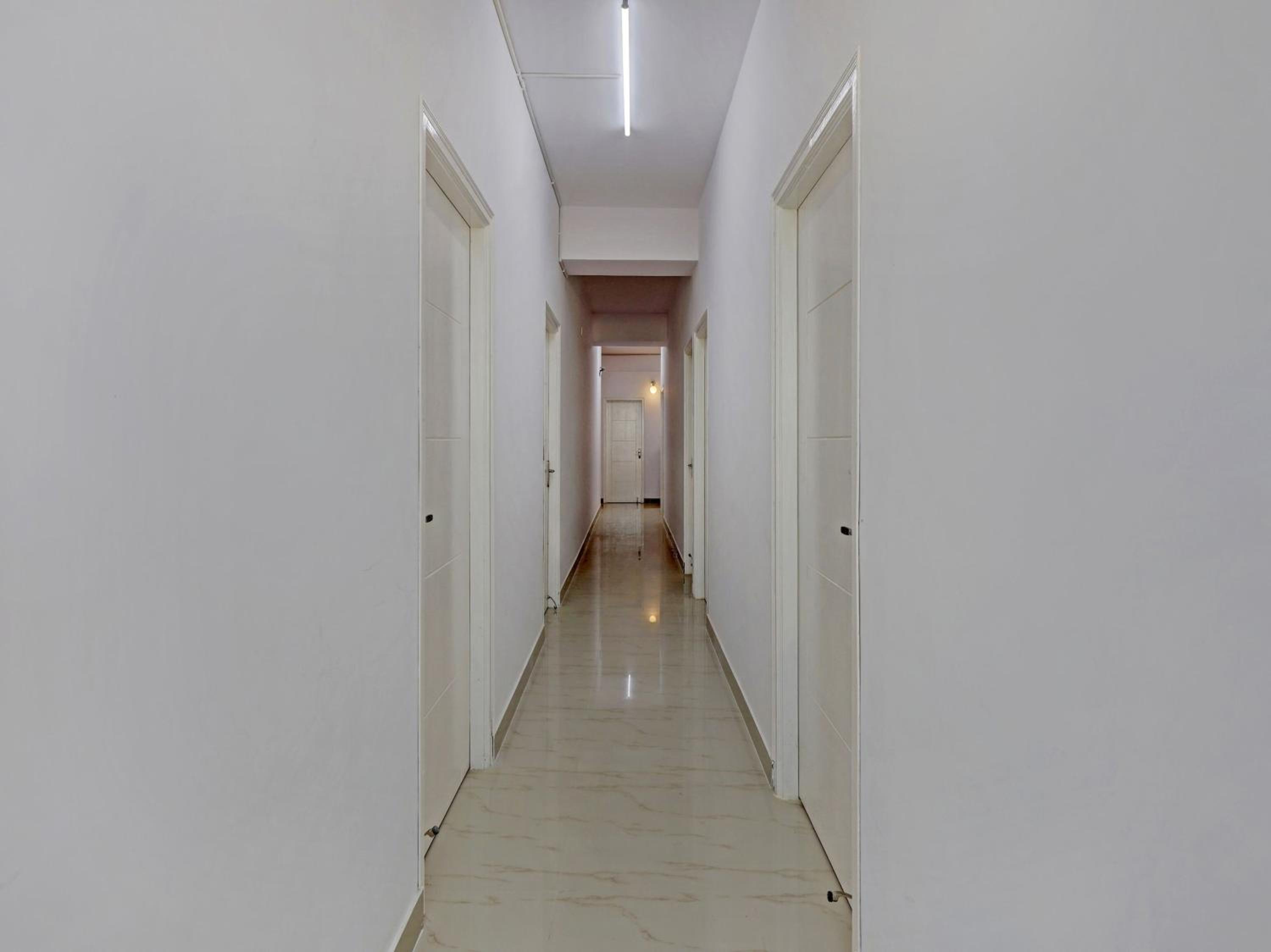 Hotel O Compact Studio Kr Puram Near Phoenix Marketcity