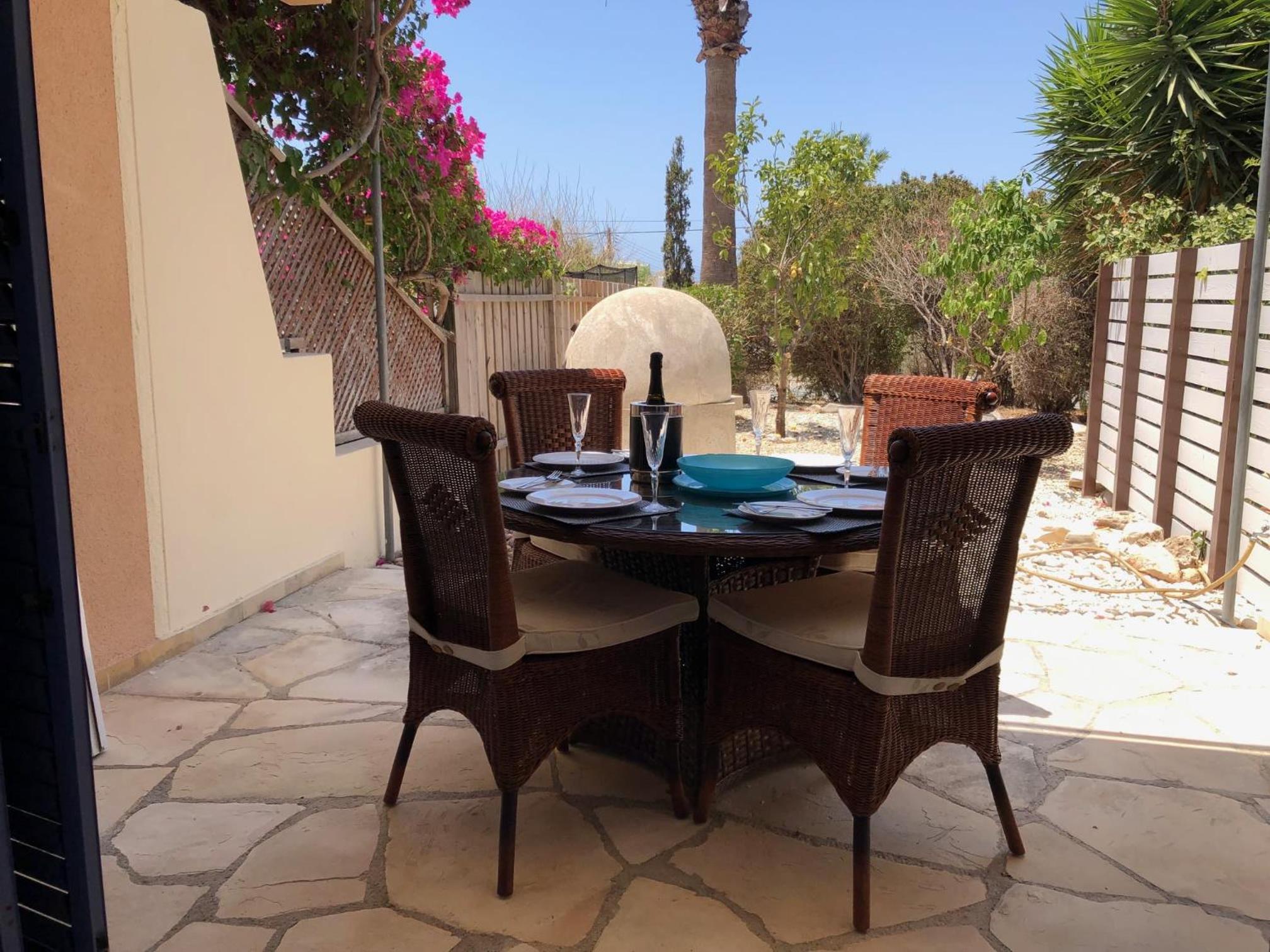 Regina Gardens - Modern 2 bed maisonette