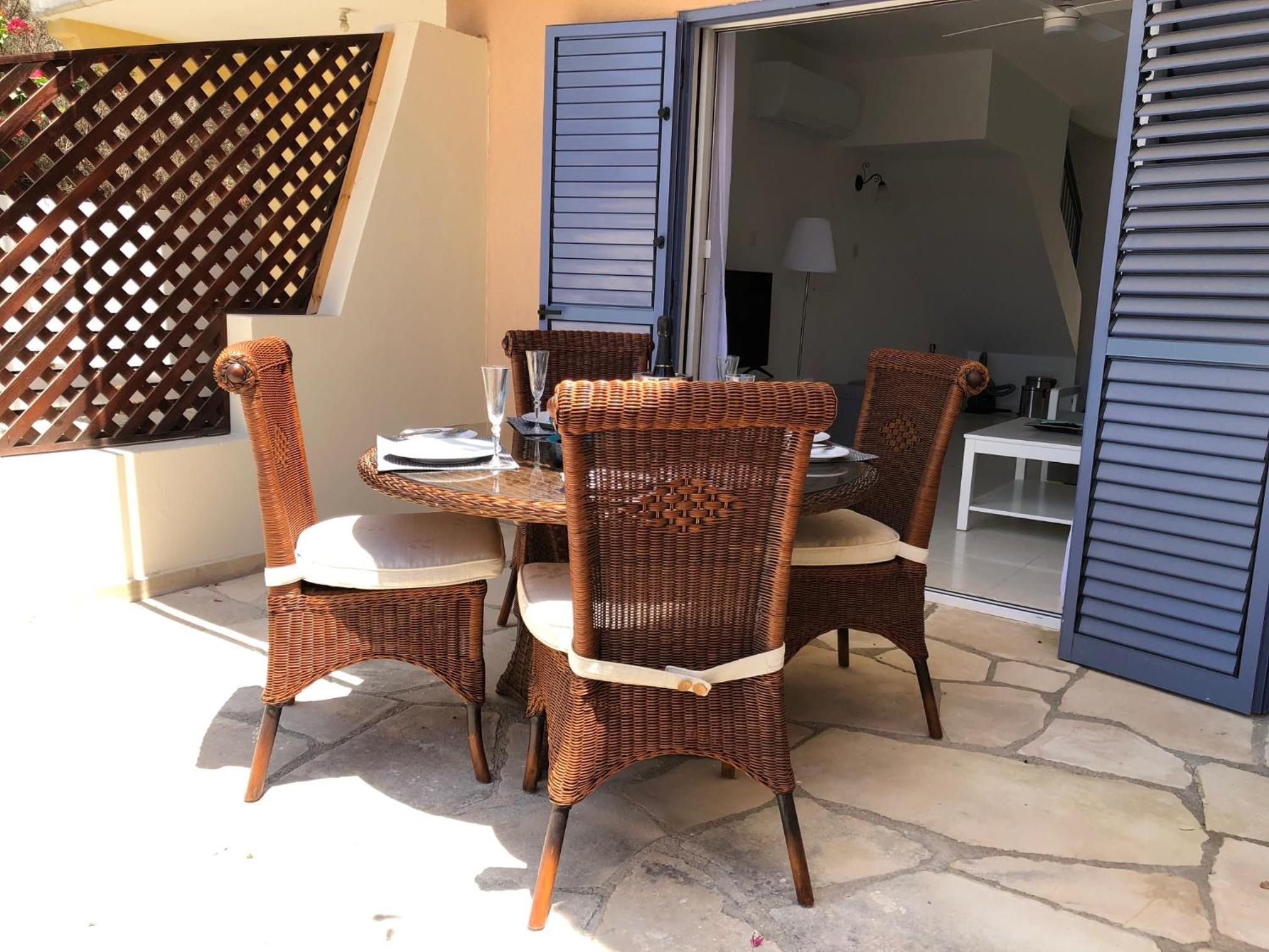 Regina Gardens - Modern 2 bed maisonette