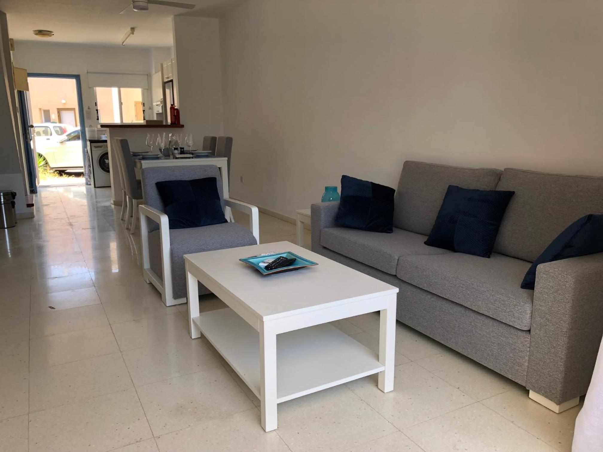 Regina Gardens - Modern 2 bed maisonette