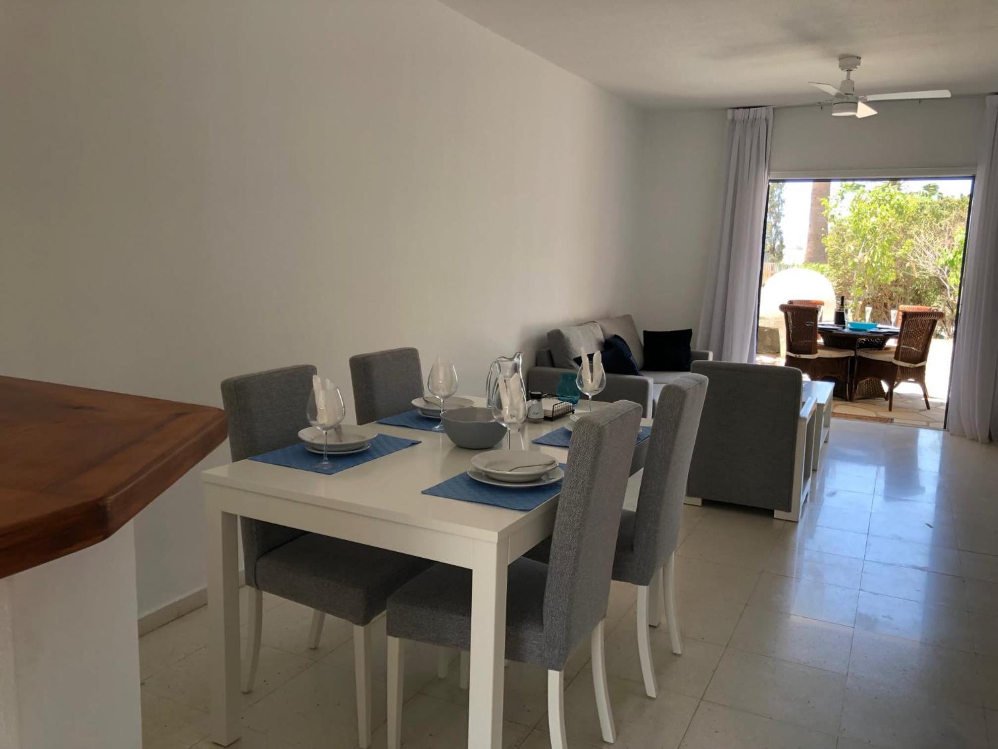 Regina Gardens - Modern 2 bed maisonette
