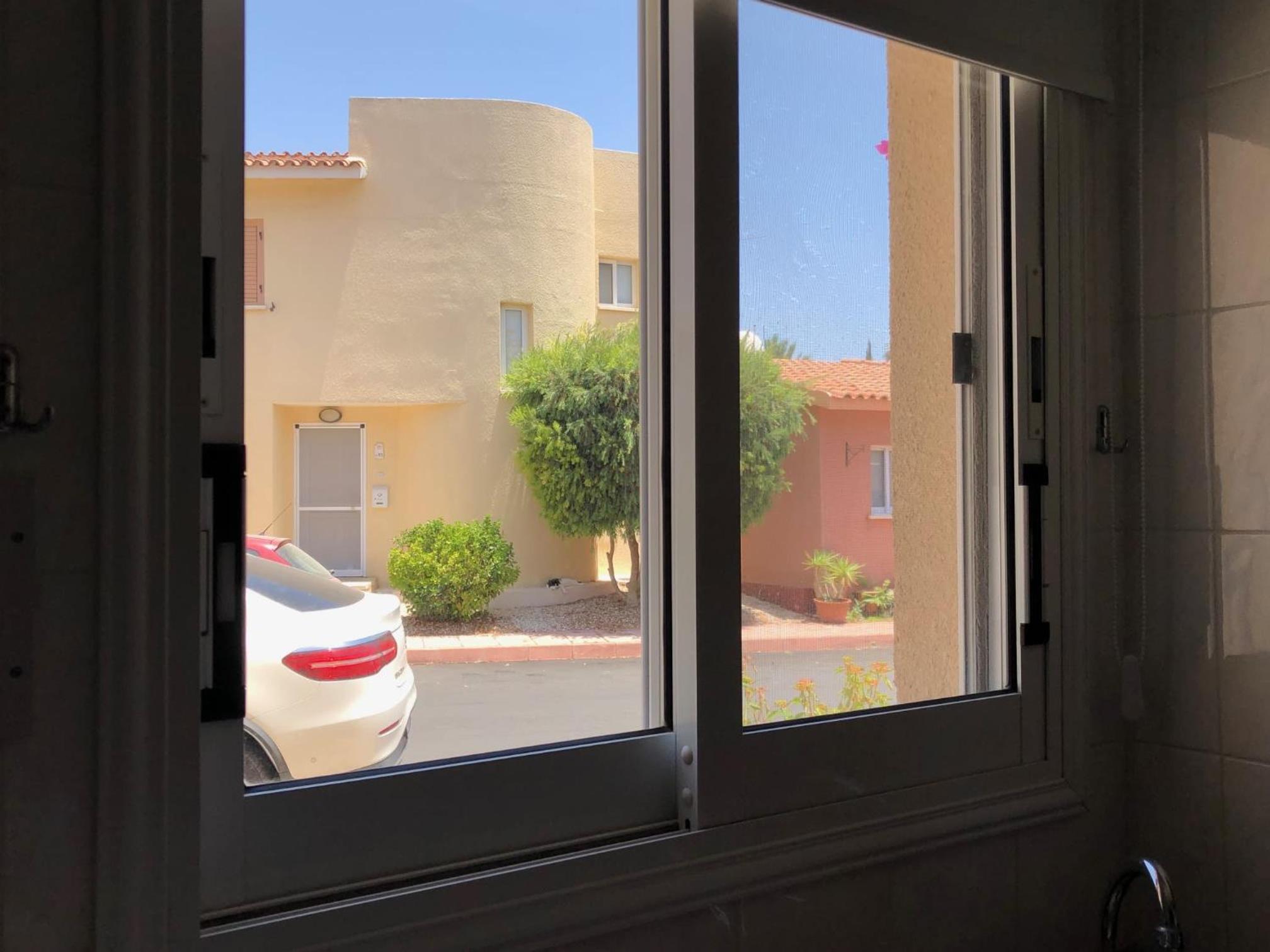 Regina Gardens - Modern 2 bed maisonette