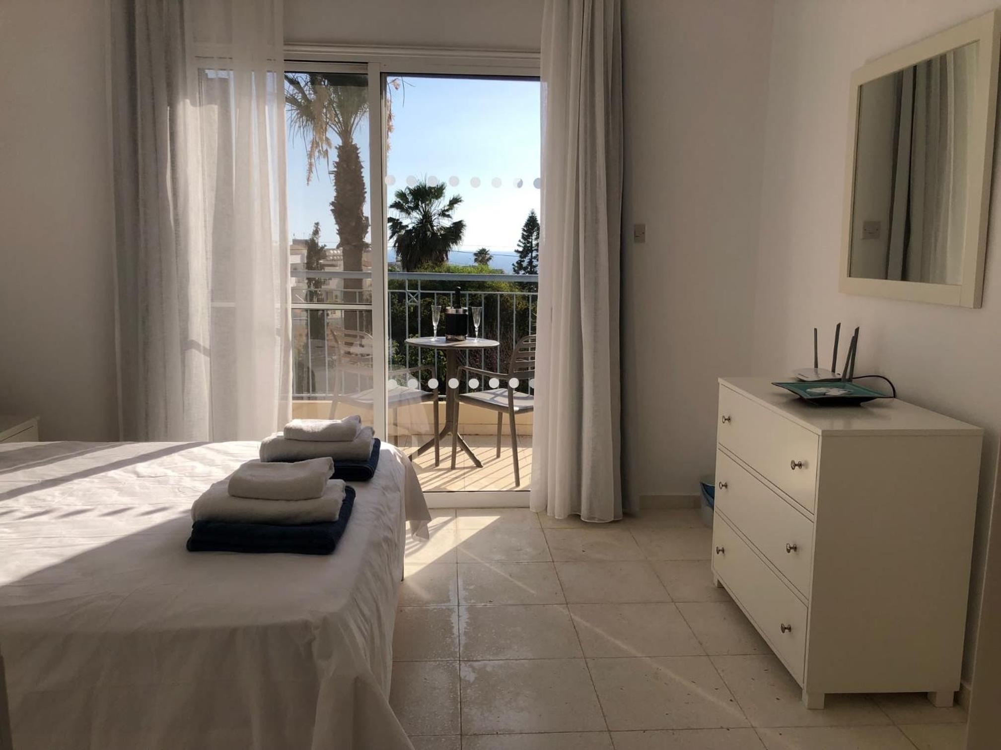 Regina Gardens - Modern 2 bed maisonette