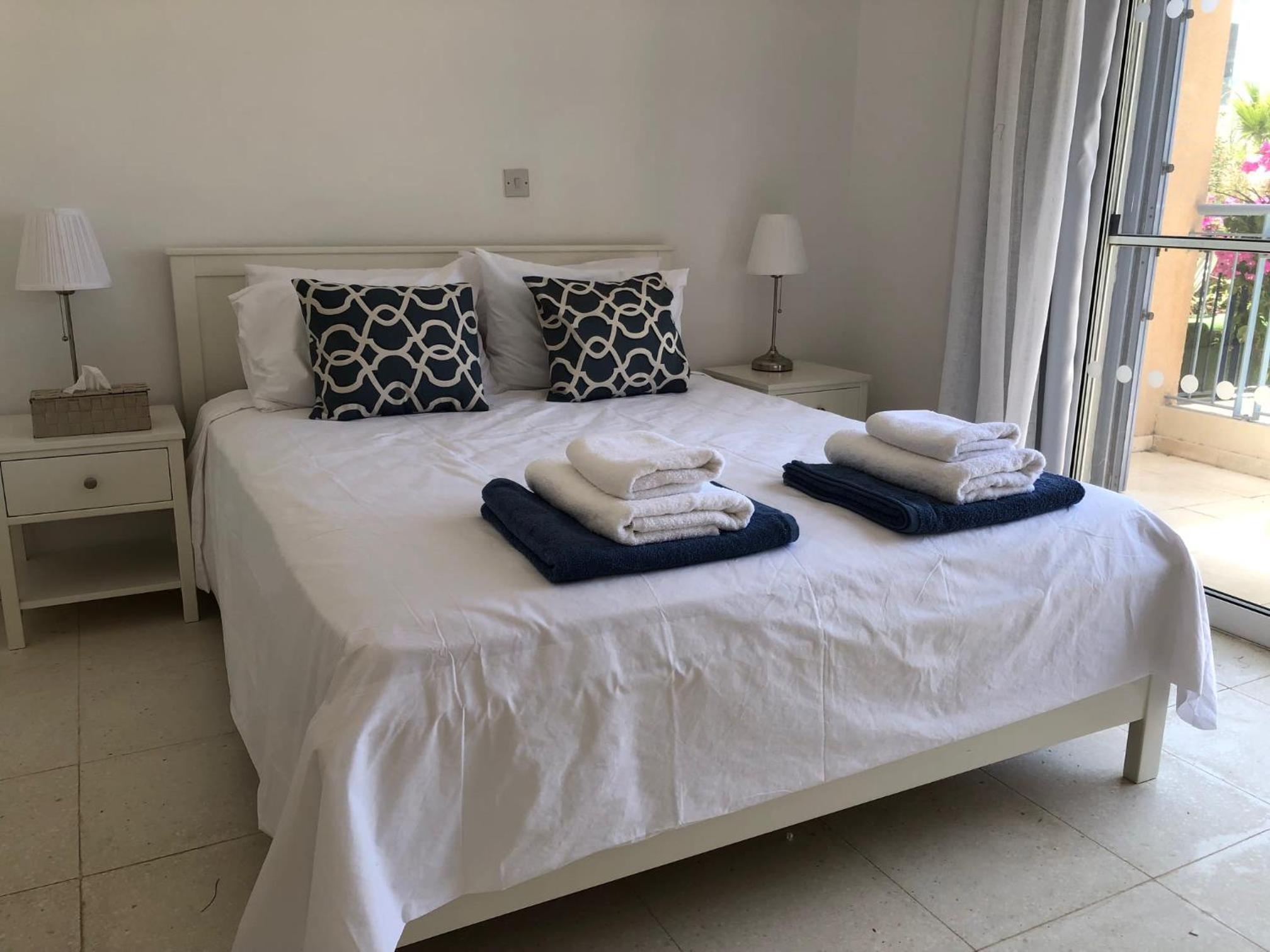 Regina Gardens - Modern 2 bed maisonette