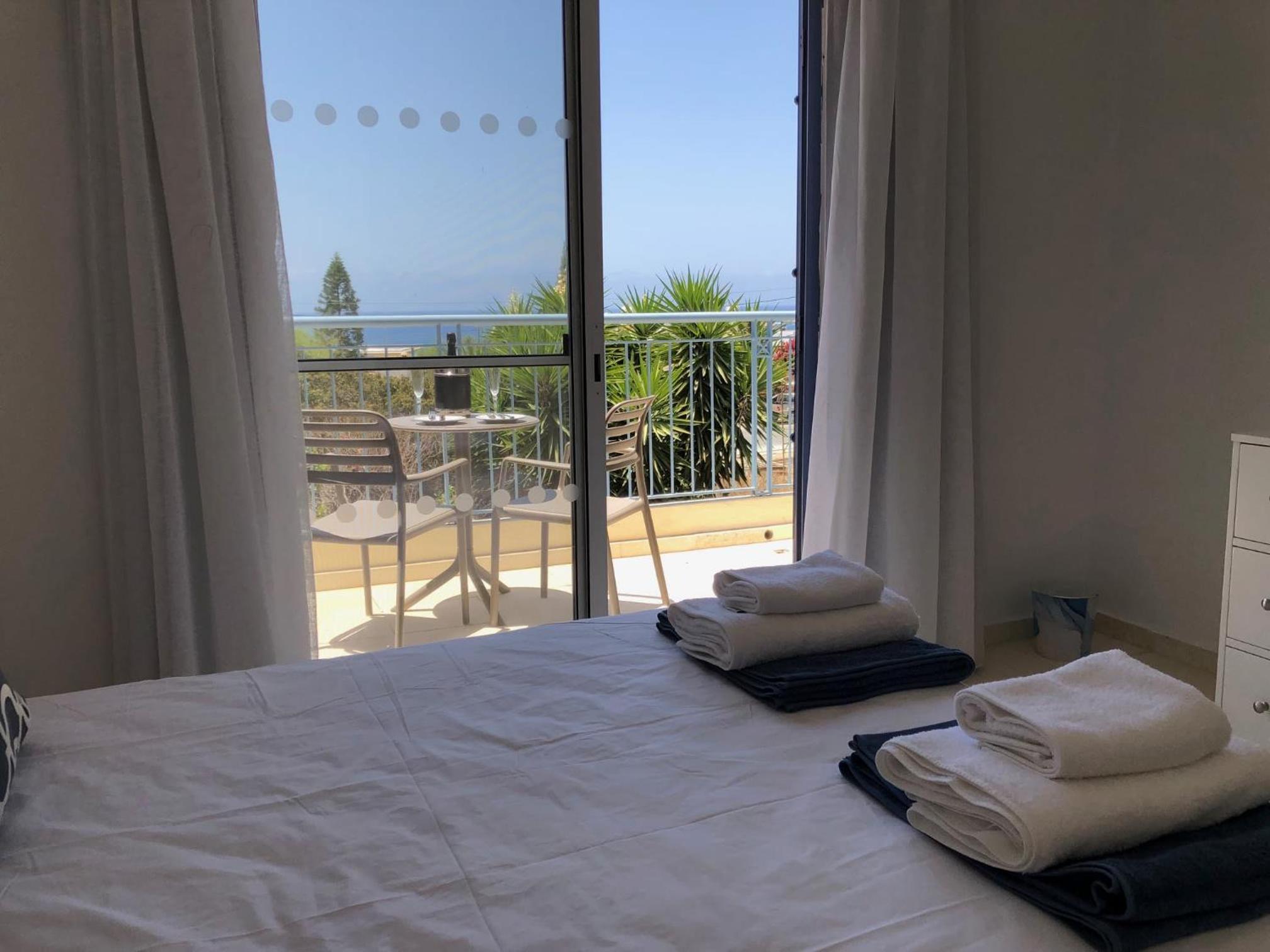 Regina Gardens - Modern 2 bed maisonette