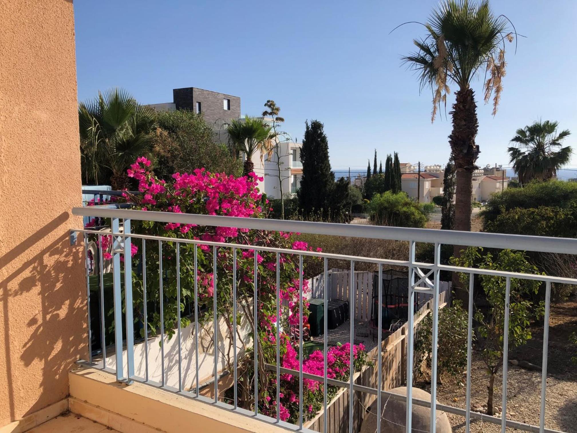 Regina Gardens - Modern 2 bed maisonette