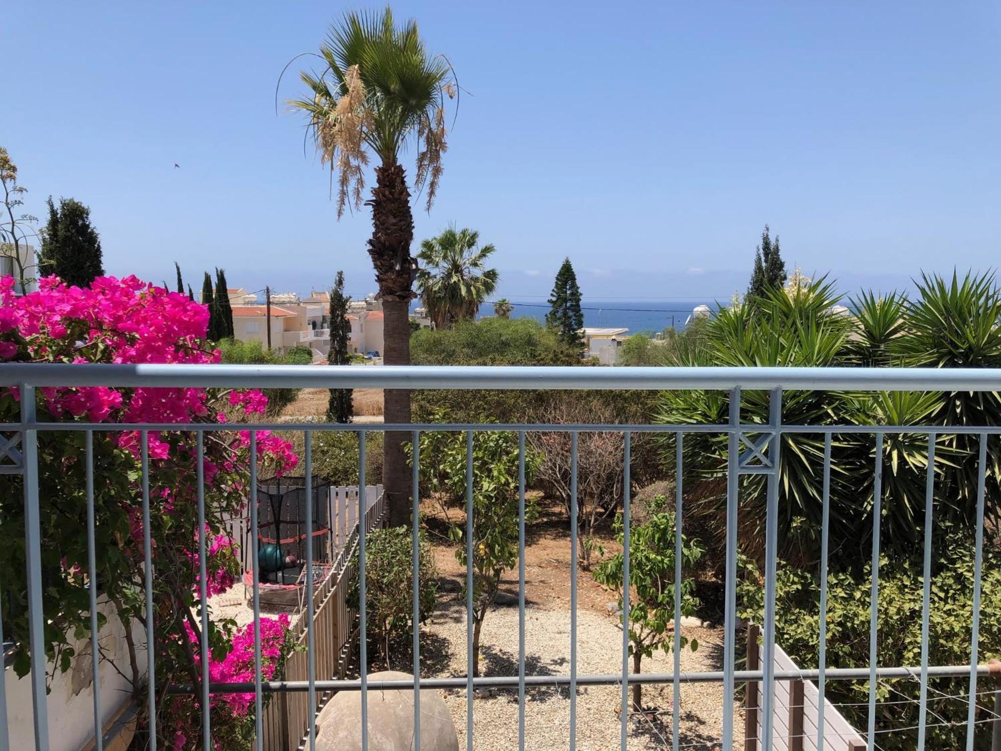 Regina Gardens - Modern 2 bed maisonette