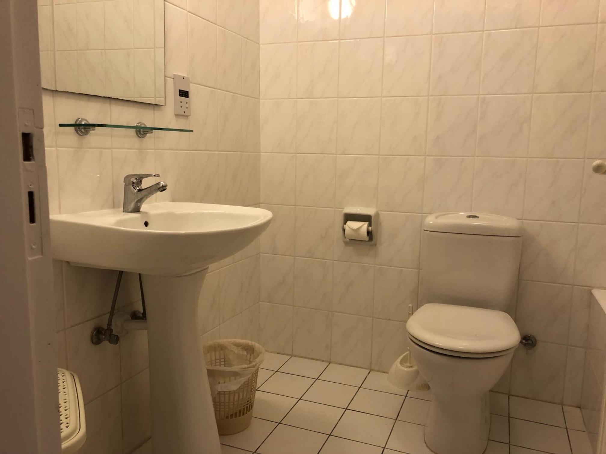 Regina Gardens - Modern 2 bed maisonette