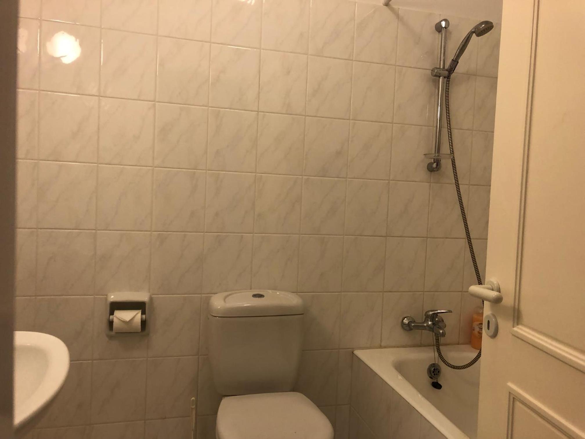 Regina Gardens - Modern 2 bed maisonette