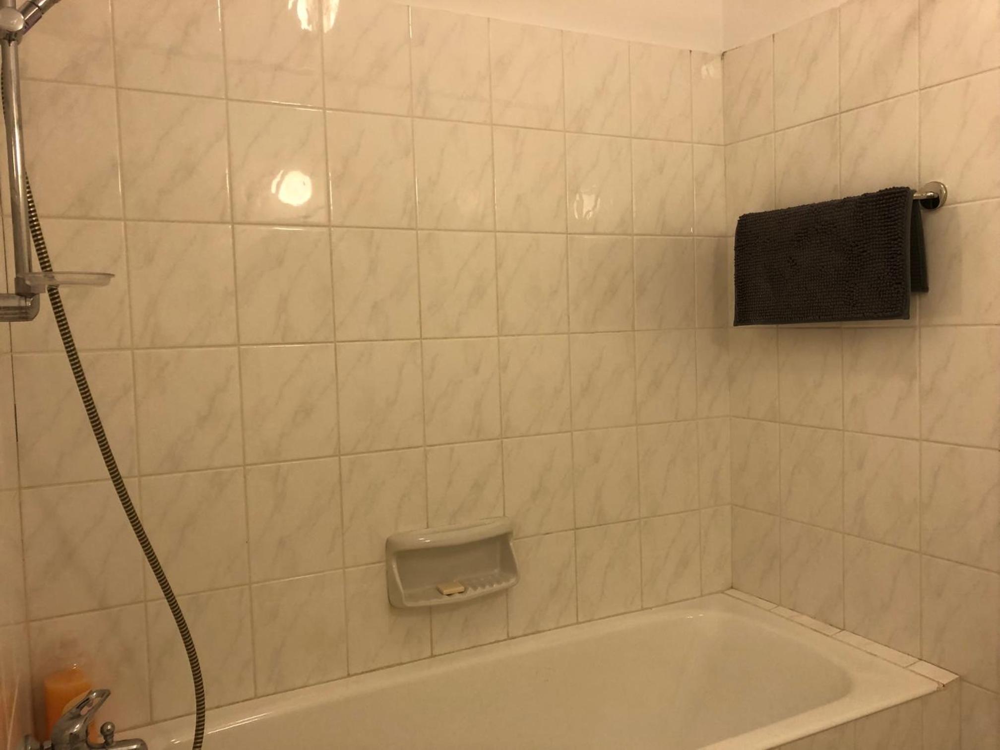 Regina Gardens - Modern 2 bed maisonette