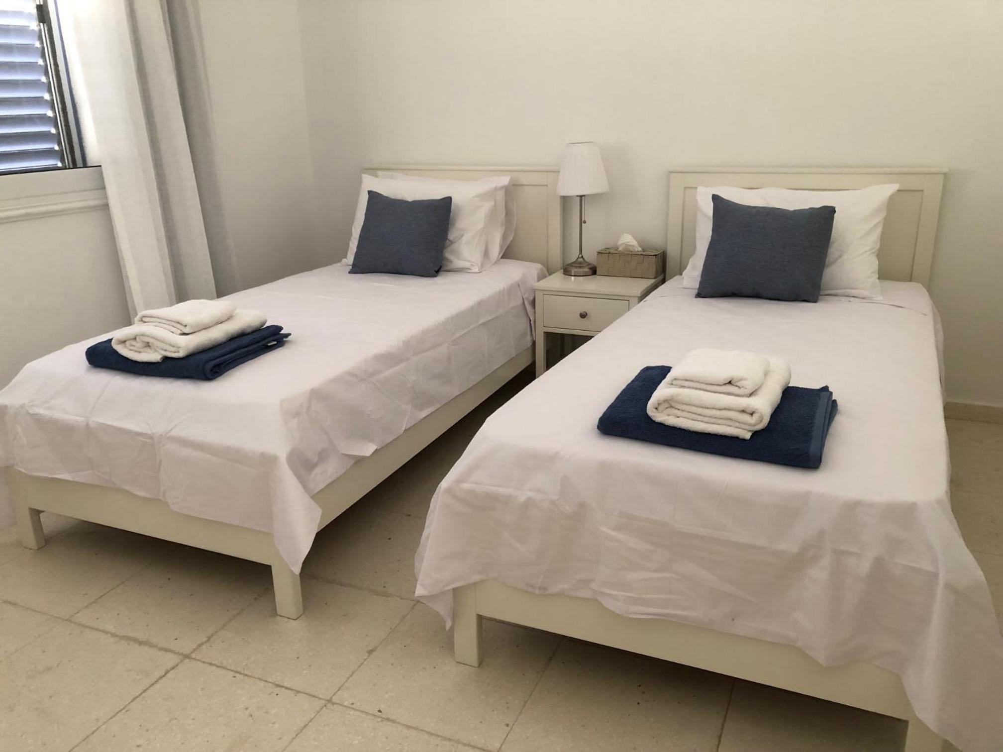 Regina Gardens - Modern 2 bed maisonette