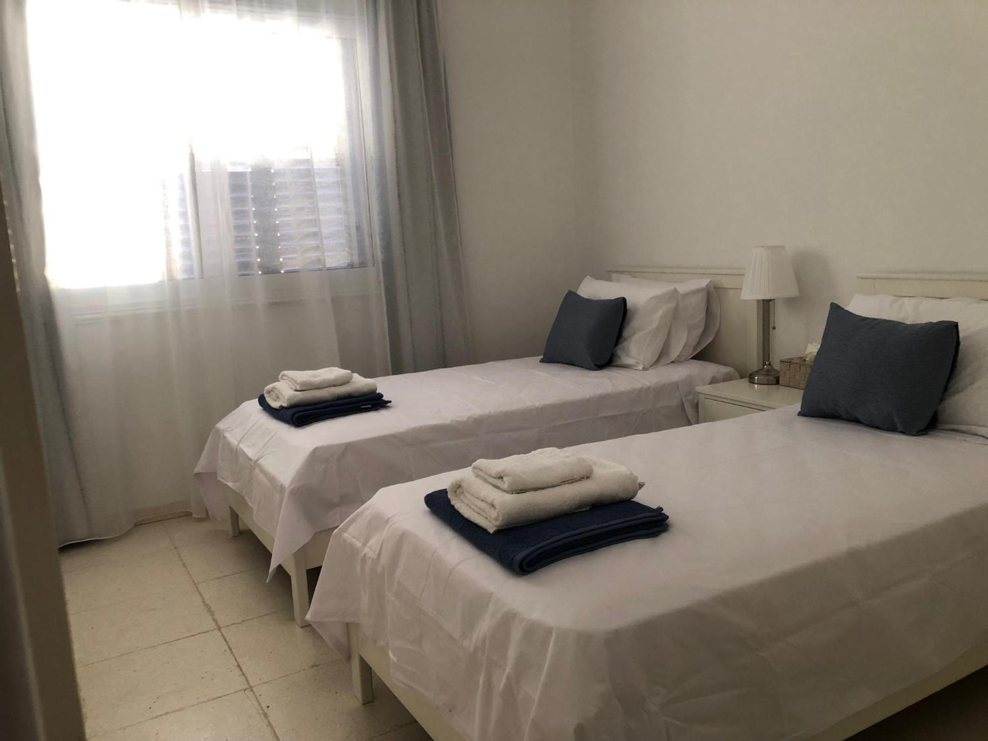 Regina Gardens - Modern 2 bed maisonette
