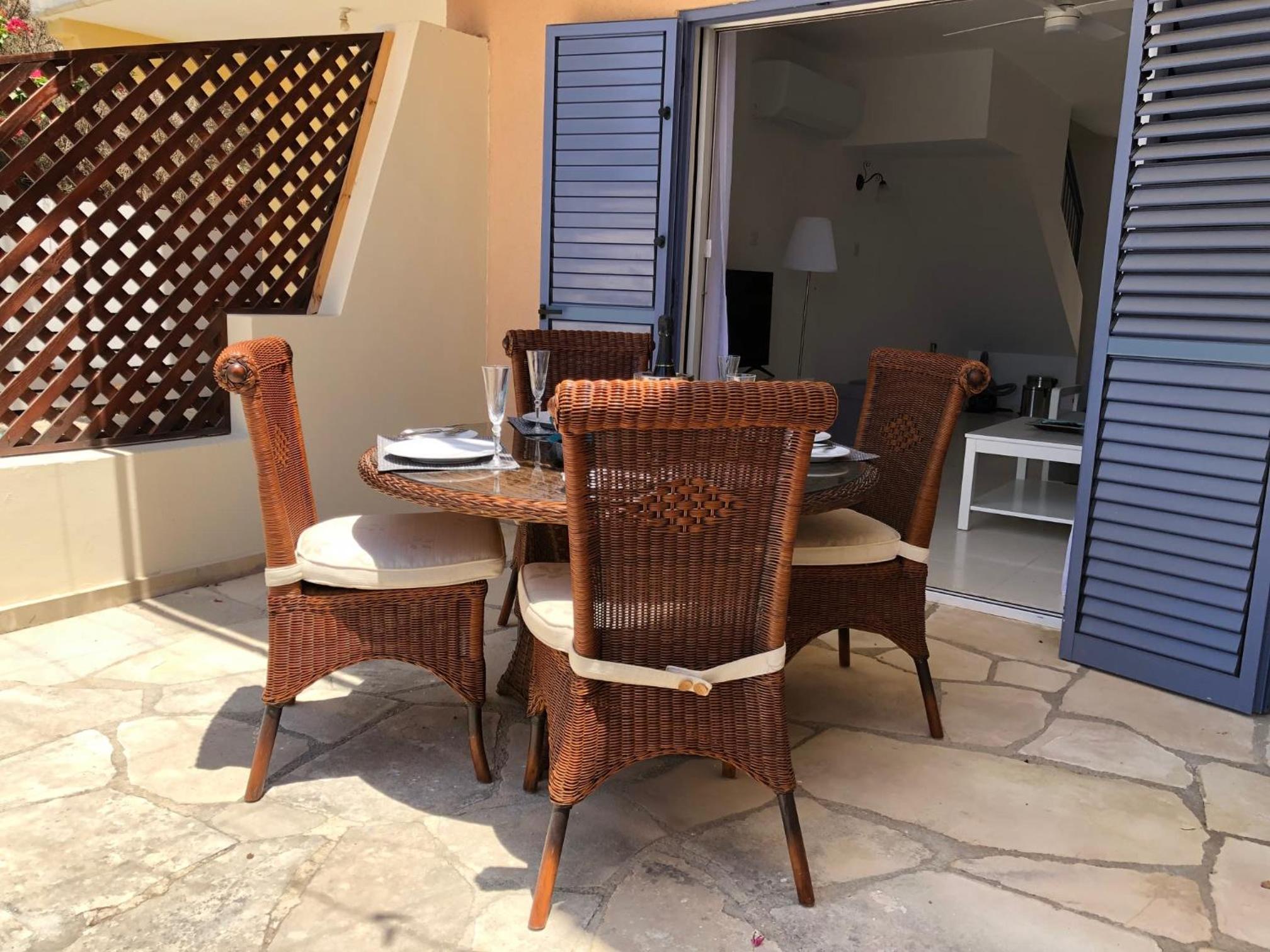Regina Gardens - Modern 2 bed maisonette