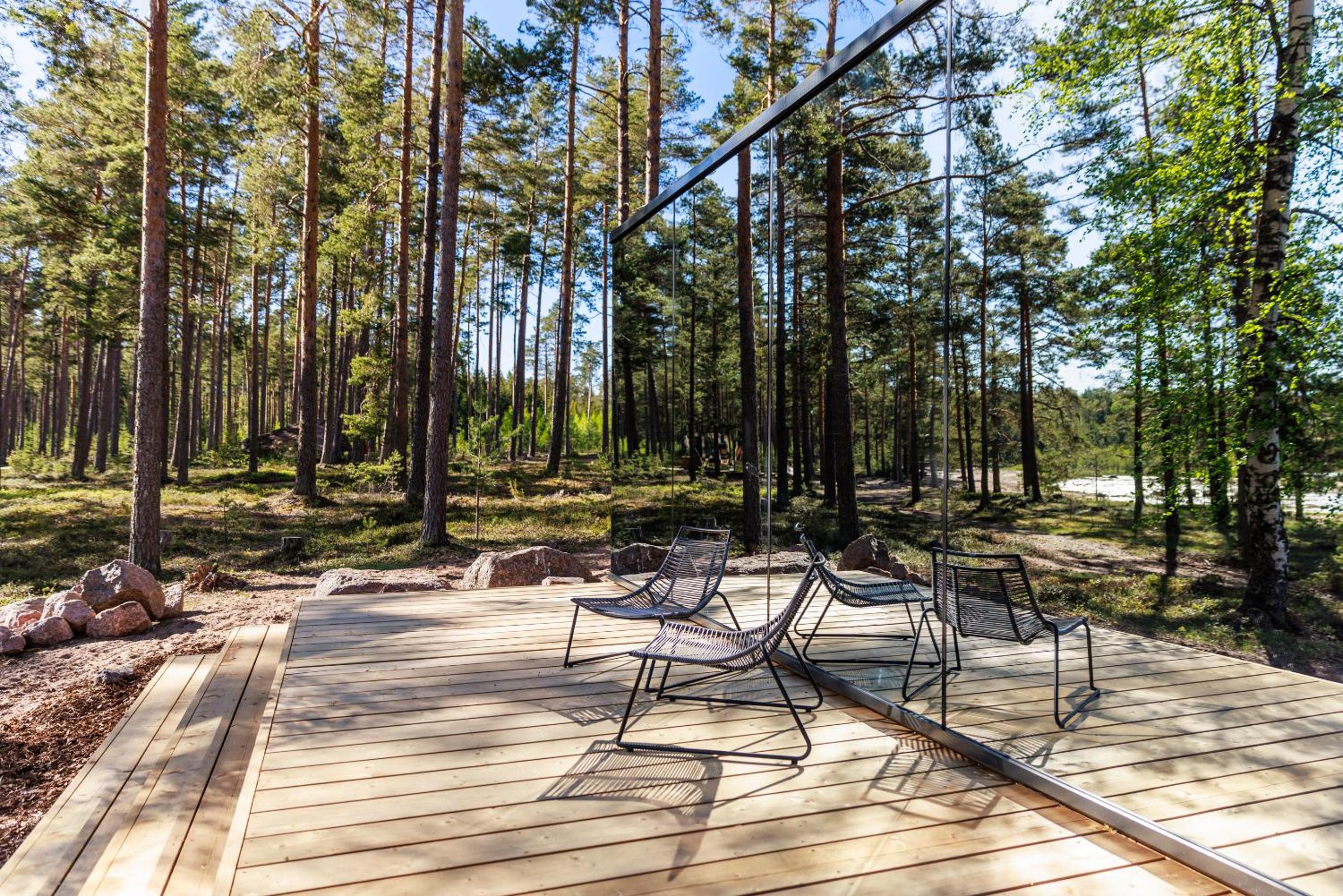 ÖÖD Mirror Houses at Versso