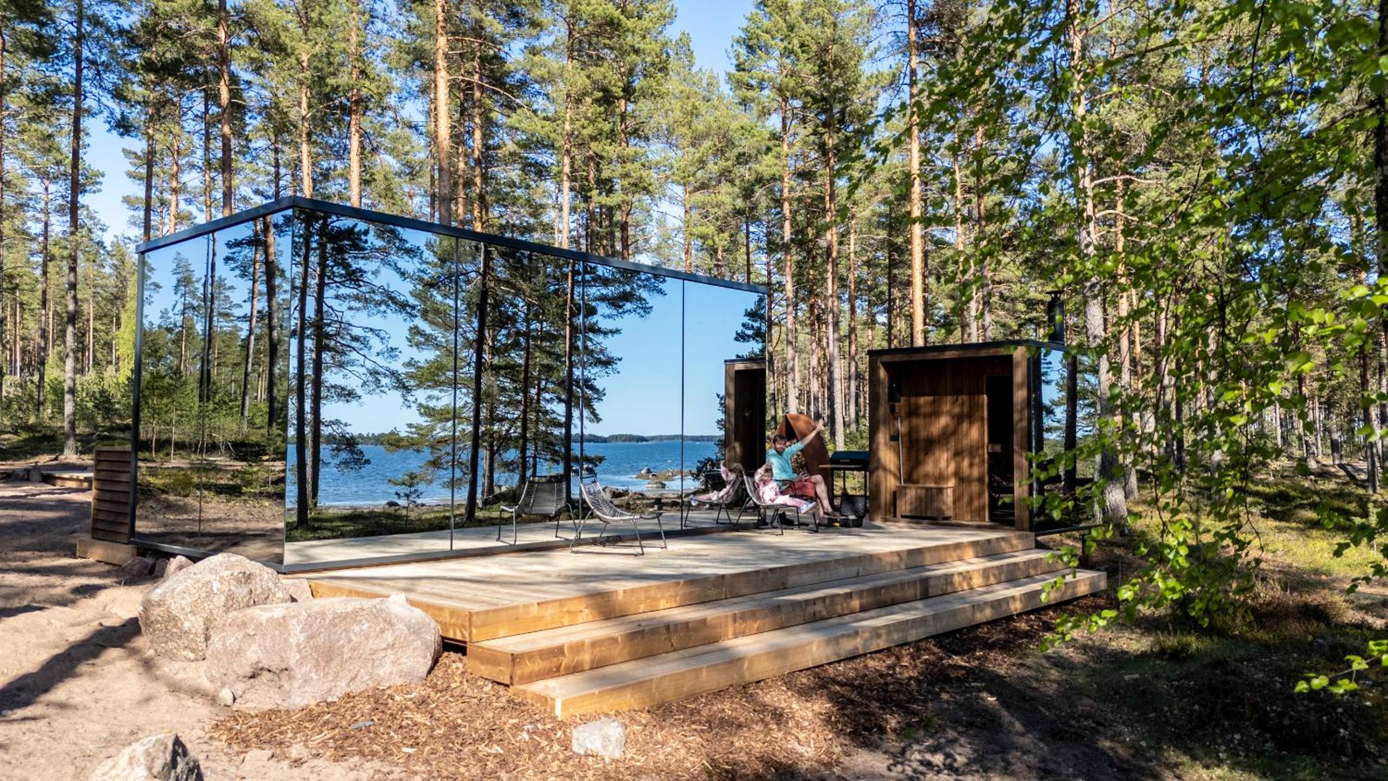 ÖÖD Mirror Houses at Versso