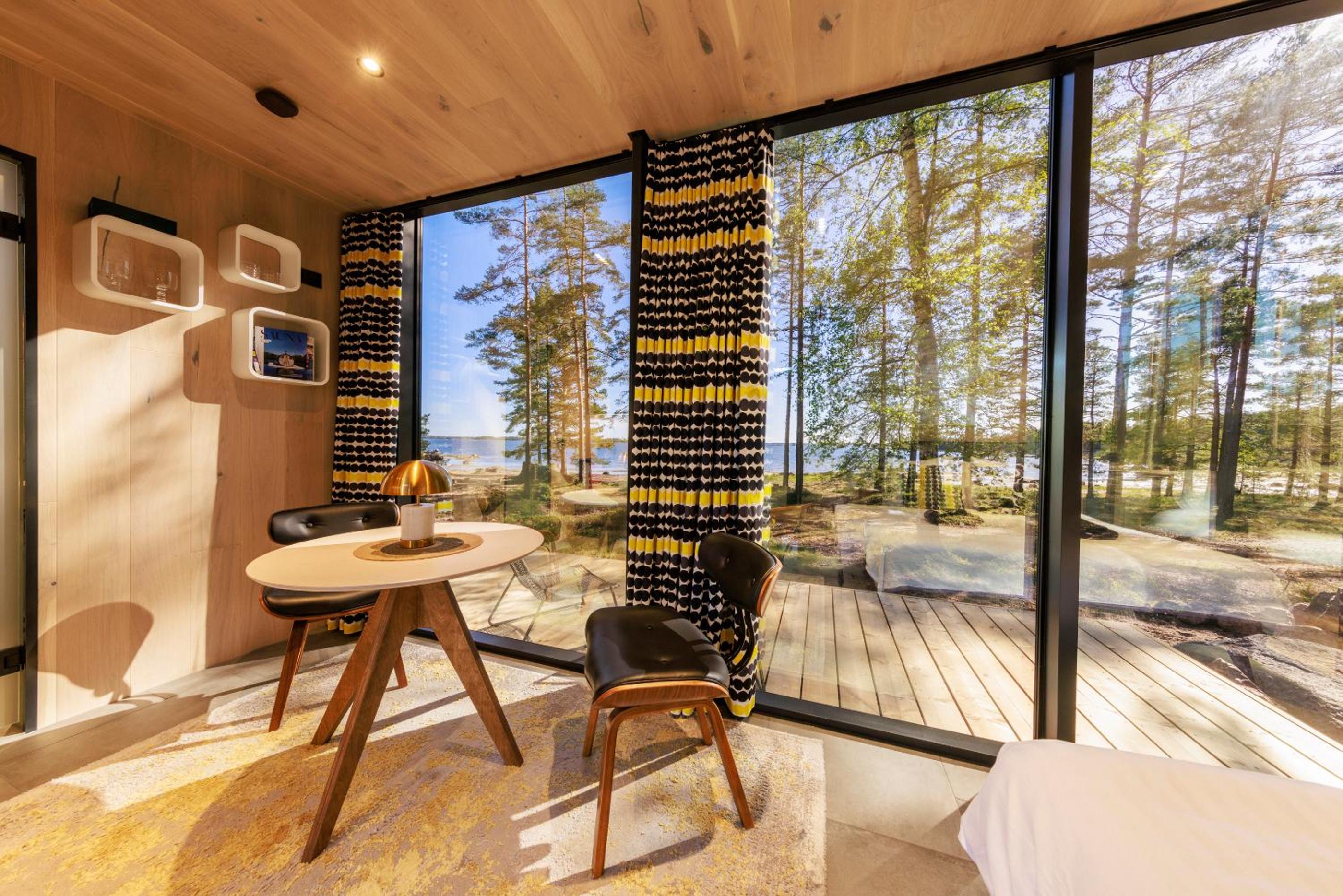 ÖÖD Mirror Houses at Versso