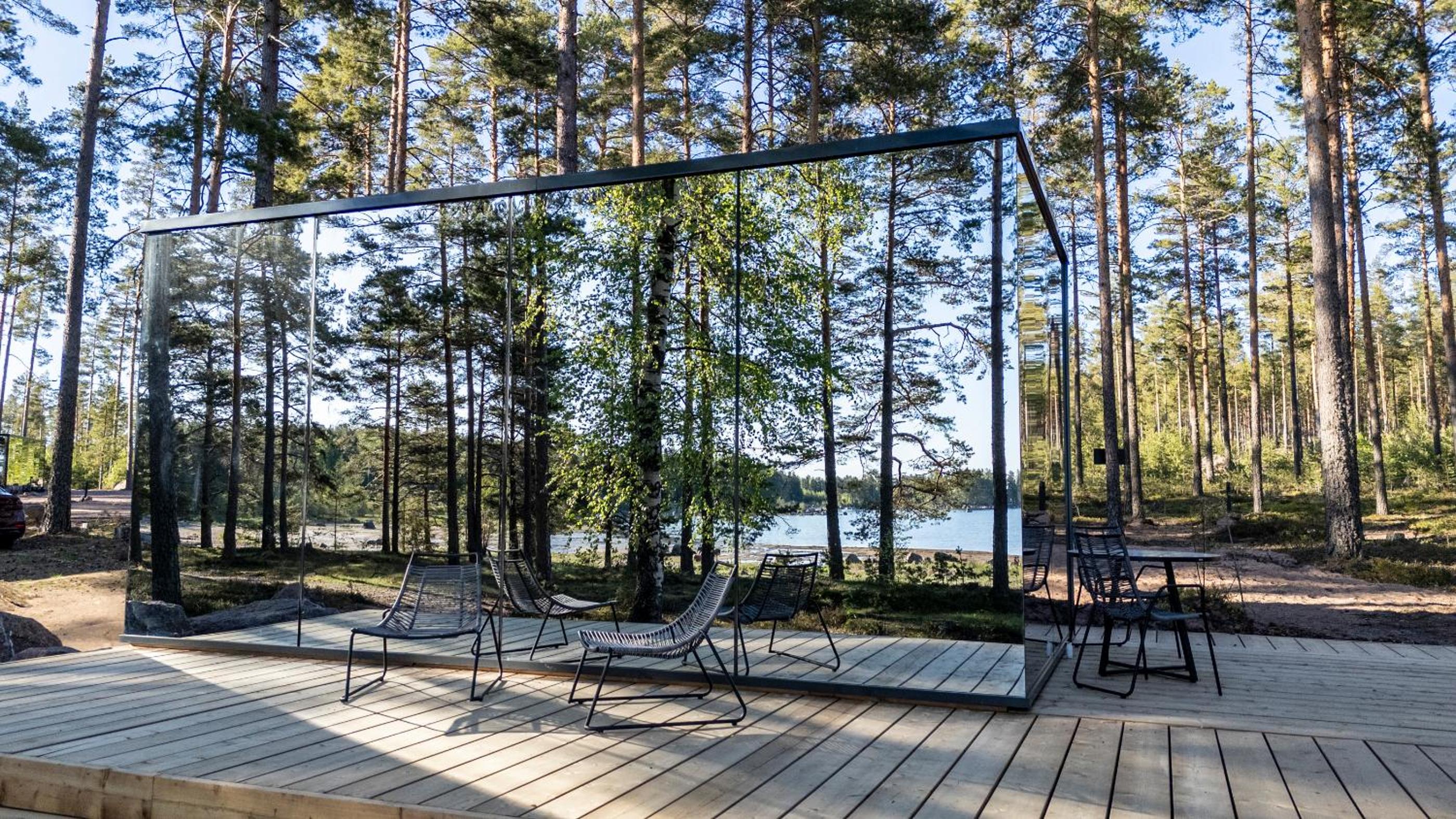 ÖÖD Mirror Houses at Versso