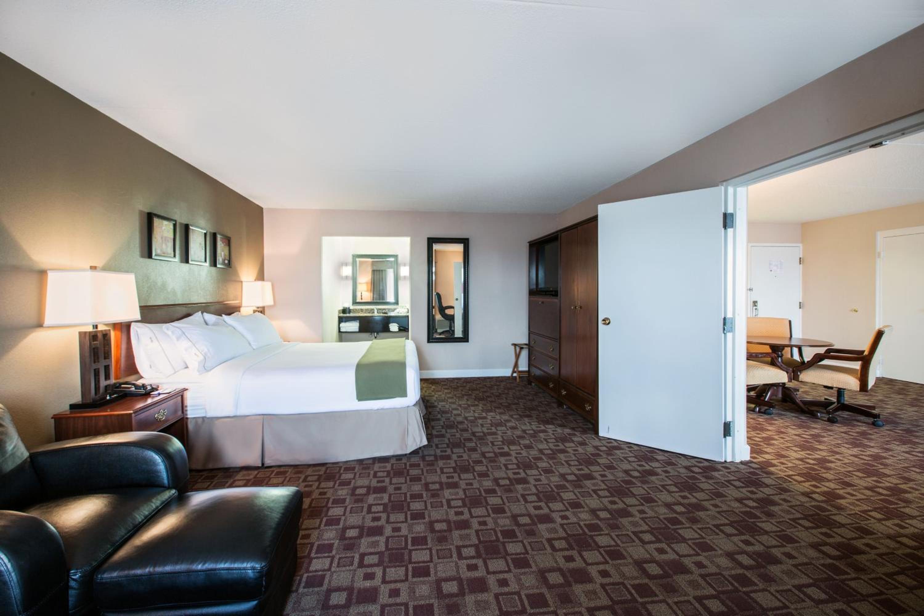 Holiday Inn Express Schaumburg-Rolling Meadows, an IHG Hotel - Property Image 17