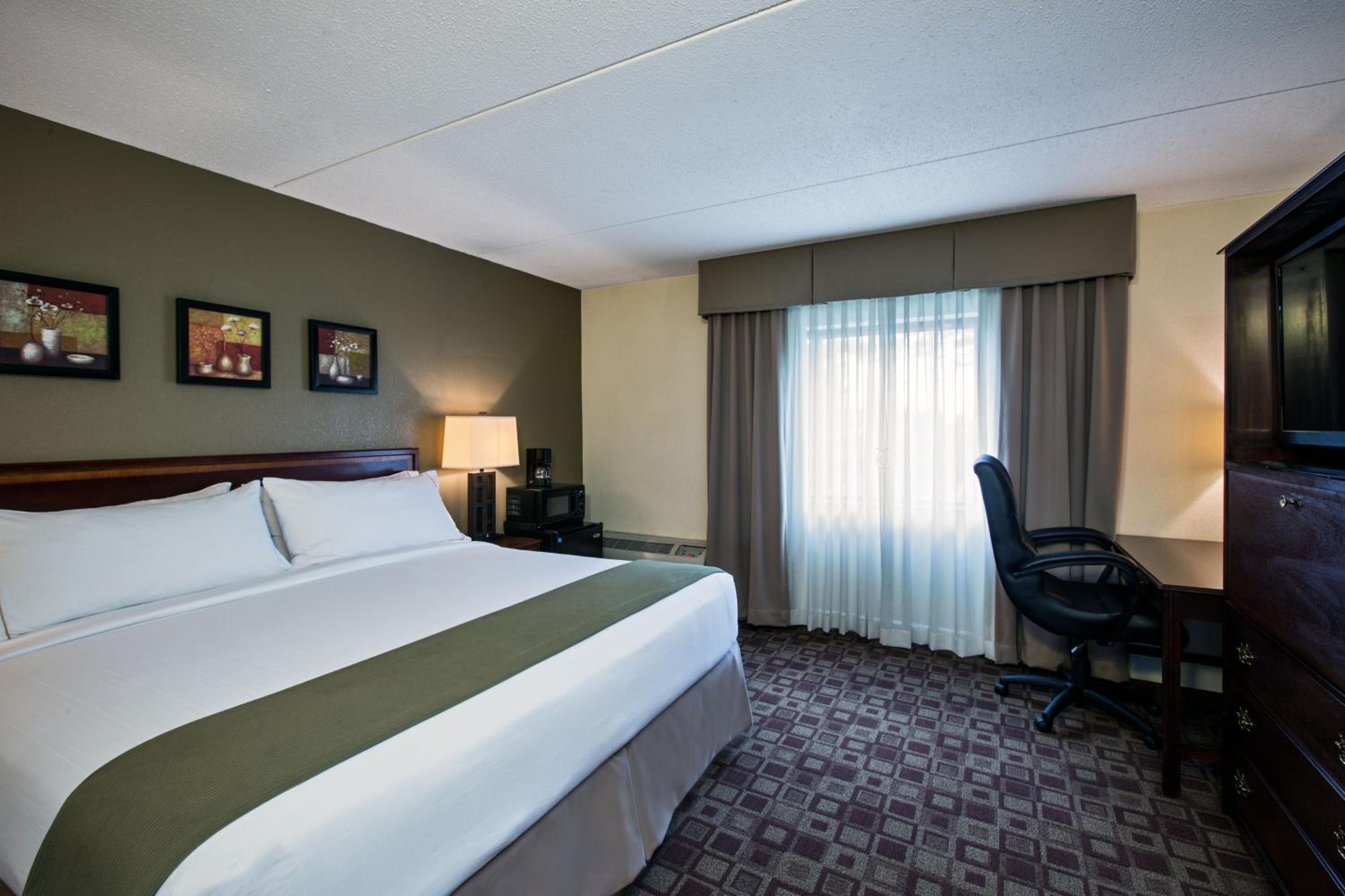 Holiday Inn Express Schaumburg-Rolling Meadows, an IHG Hotel - Property Image 13