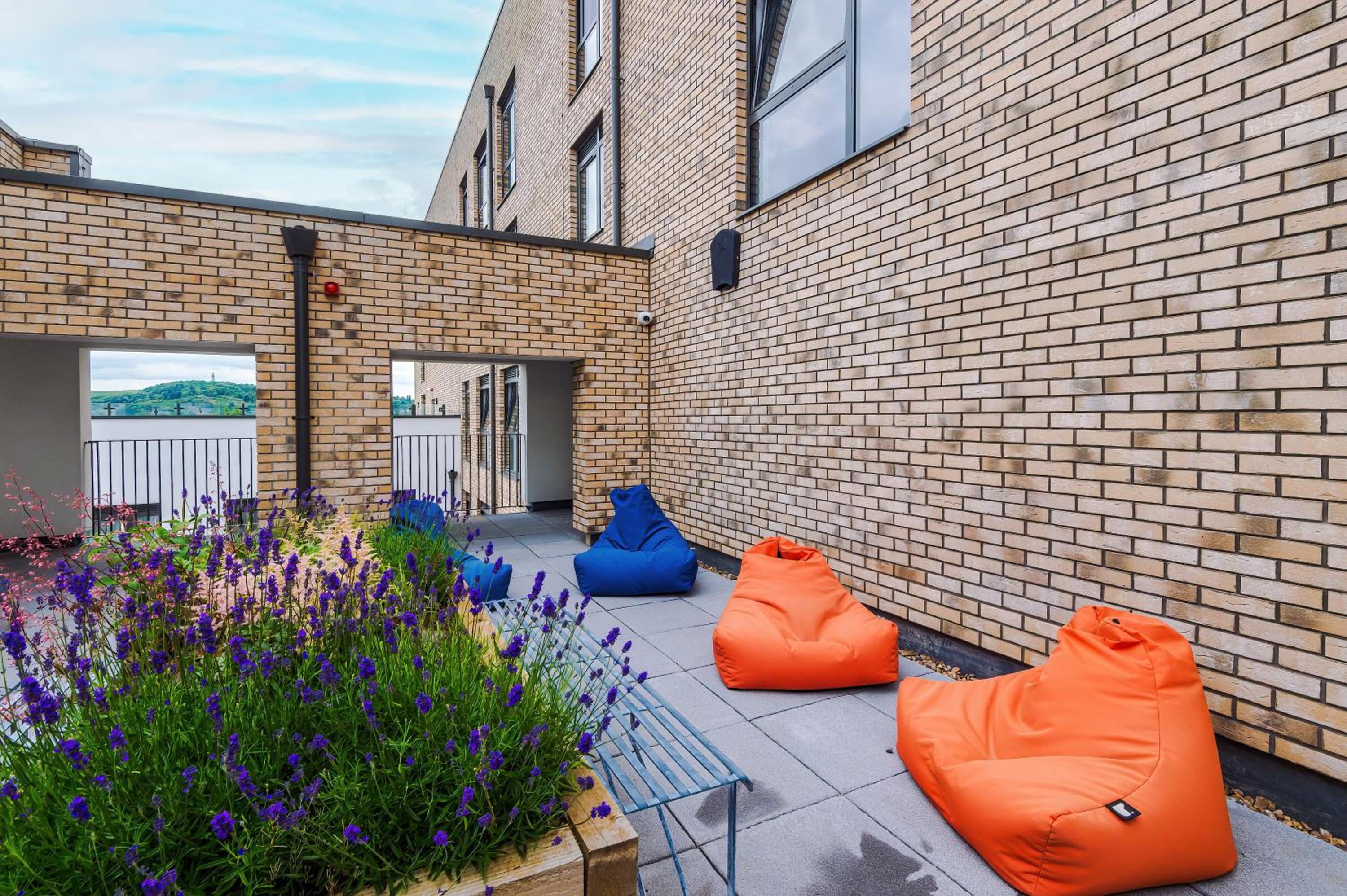 Hilltop Serviced Apartments - Sheffield view 2