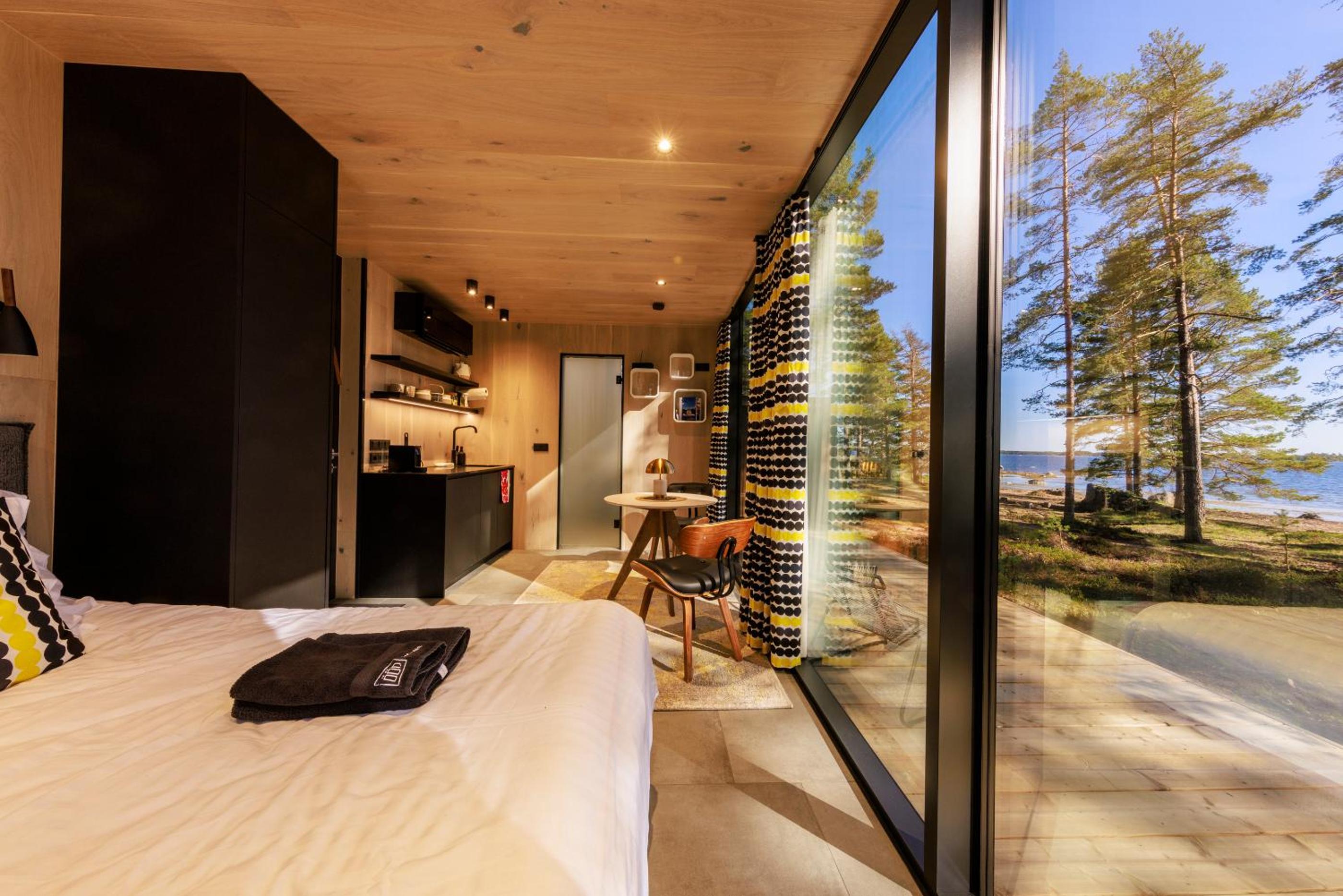 ÖÖD Mirror Houses at Versso