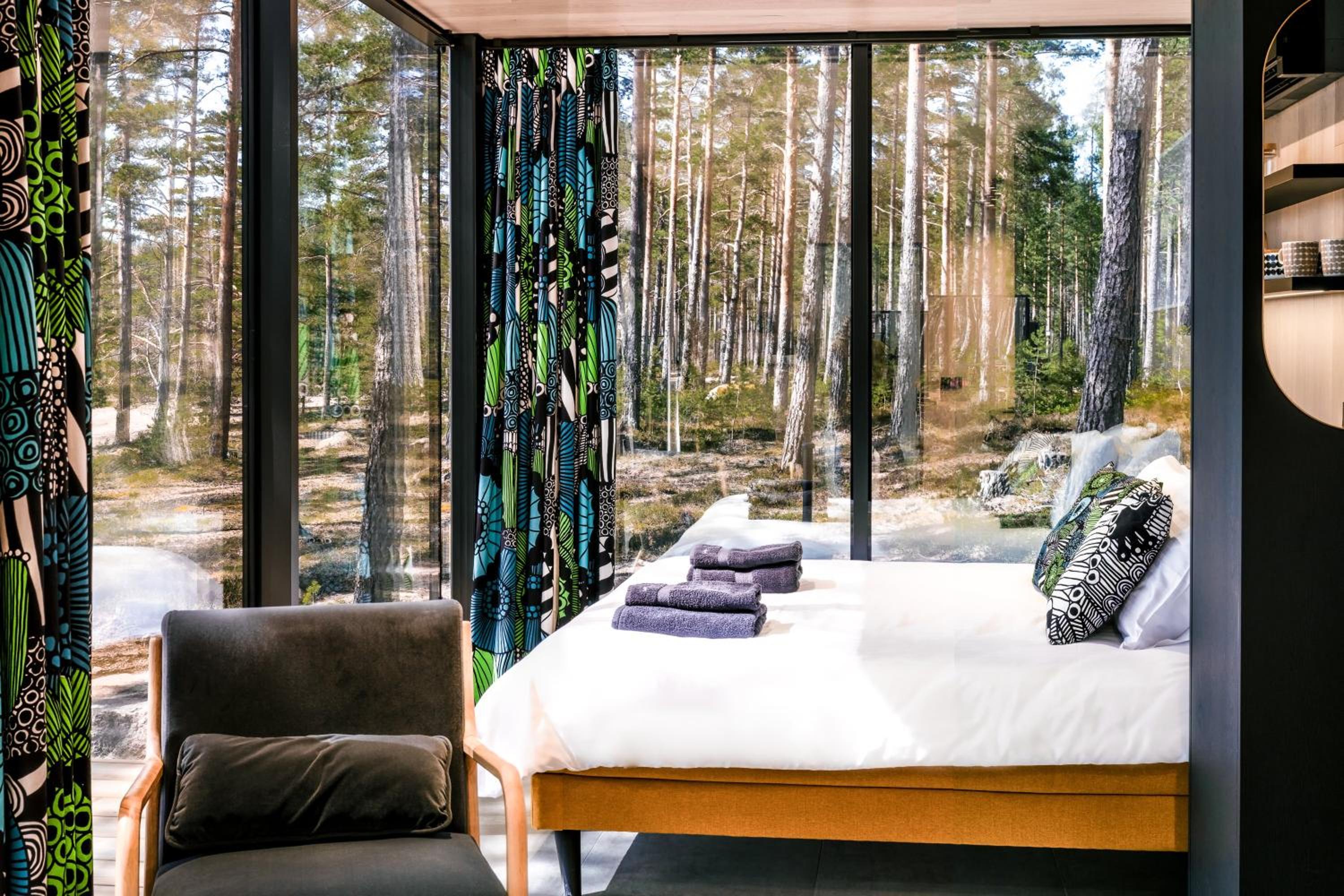 ÖÖD Mirror Houses at Versso