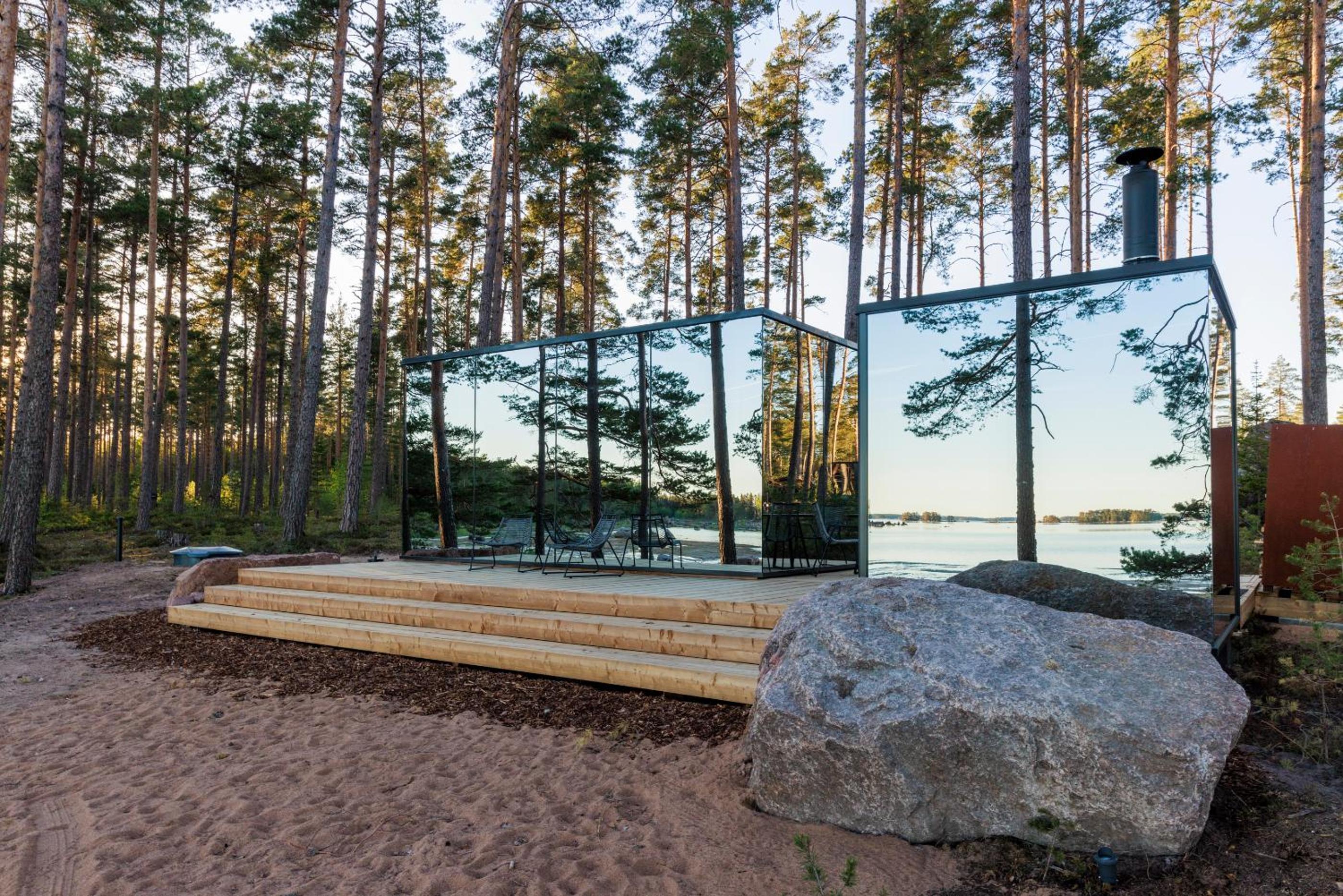 ÖÖD Mirror Houses at Versso