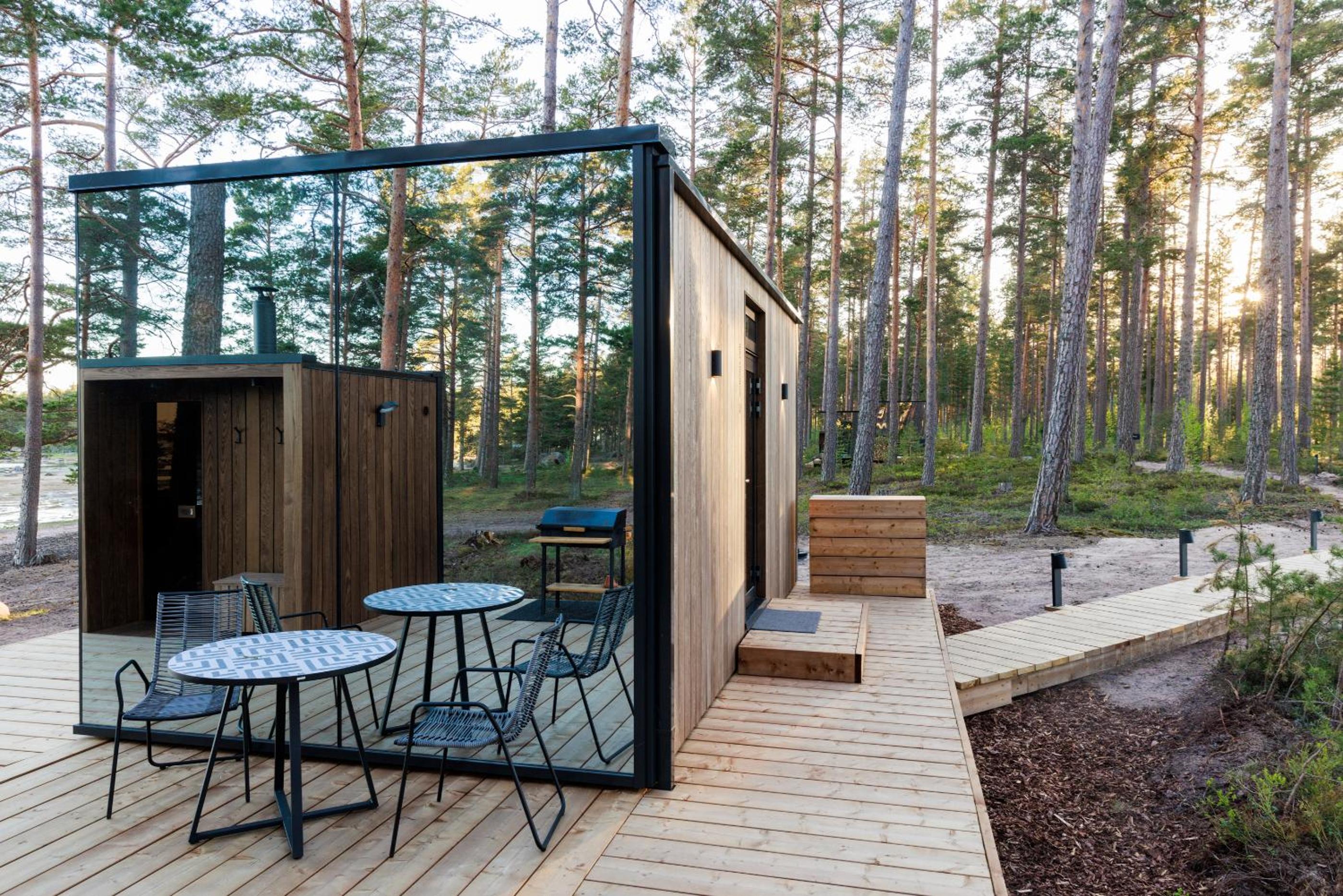 ÖÖD Mirror Houses at Versso