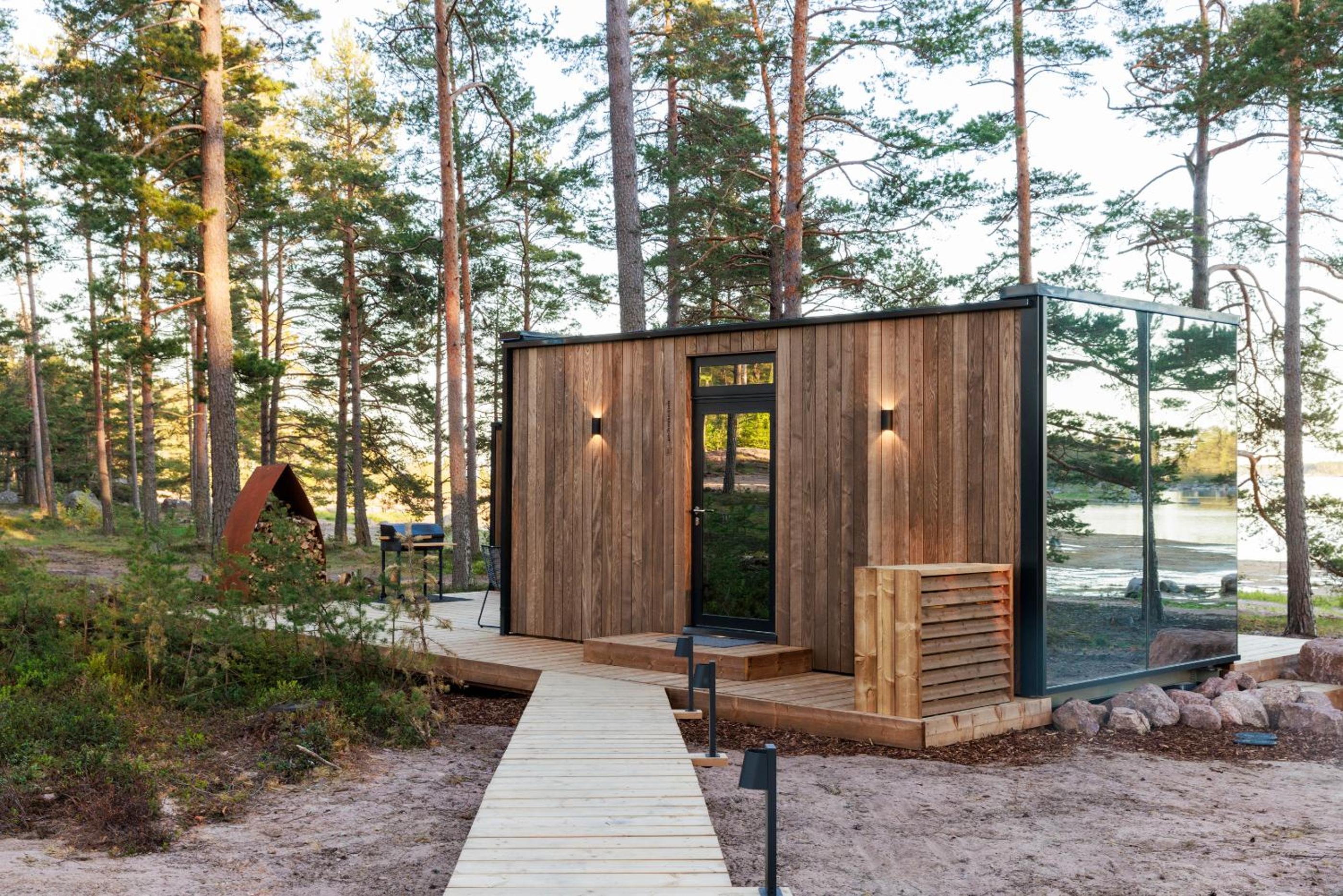 ÖÖD Mirror Houses at Versso