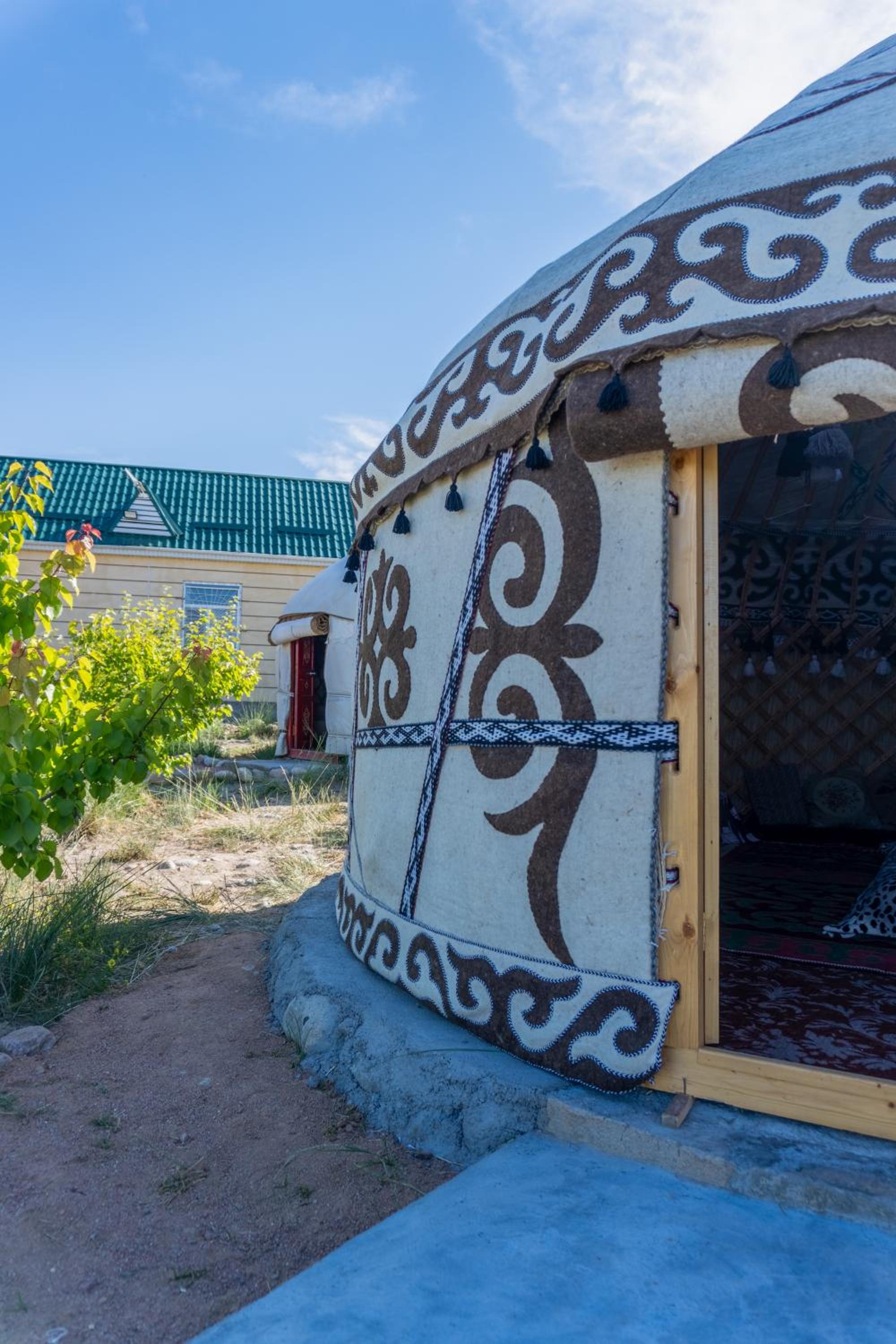 Guest house and yurt camp Svetlana