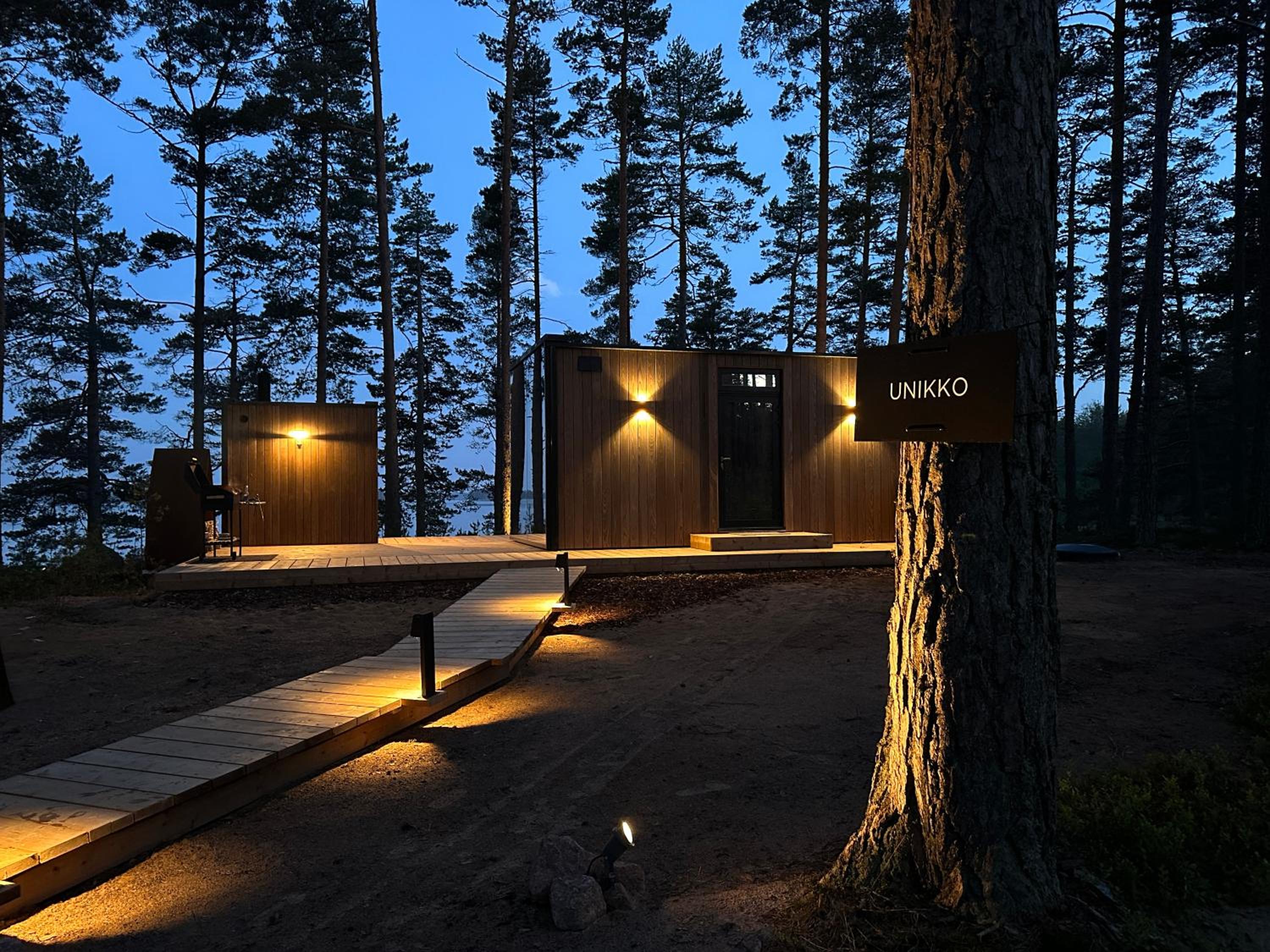 ÖÖD Mirror Houses at Versso