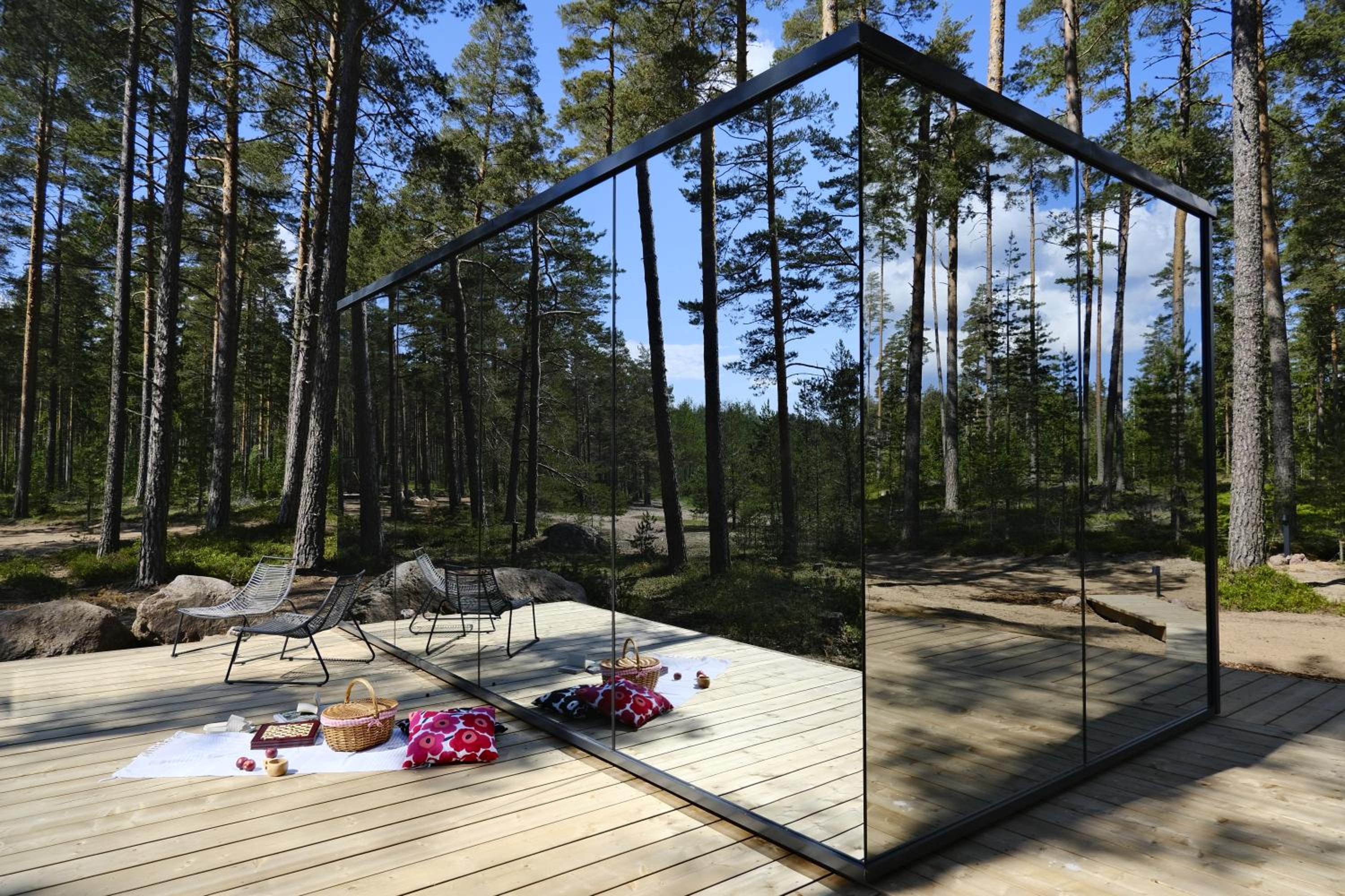 ÖÖD Mirror Houses at Versso
