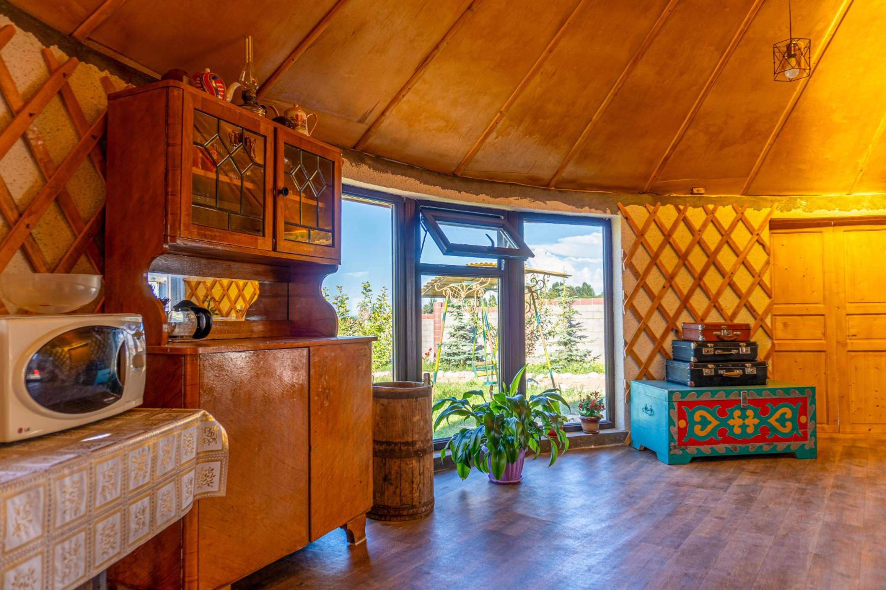 Guest house and yurt camp Svetlana