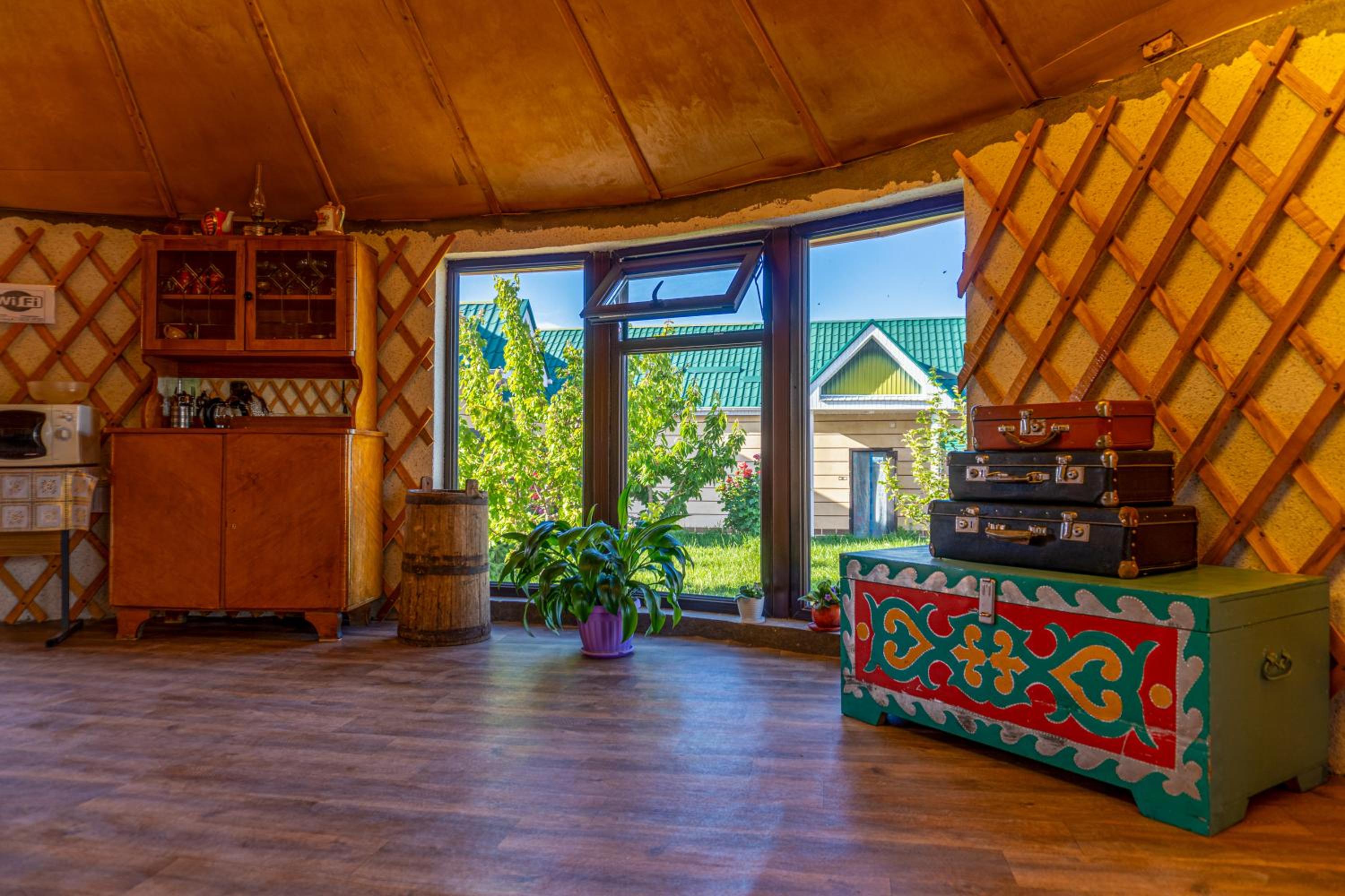 Guest house and yurt camp Svetlana