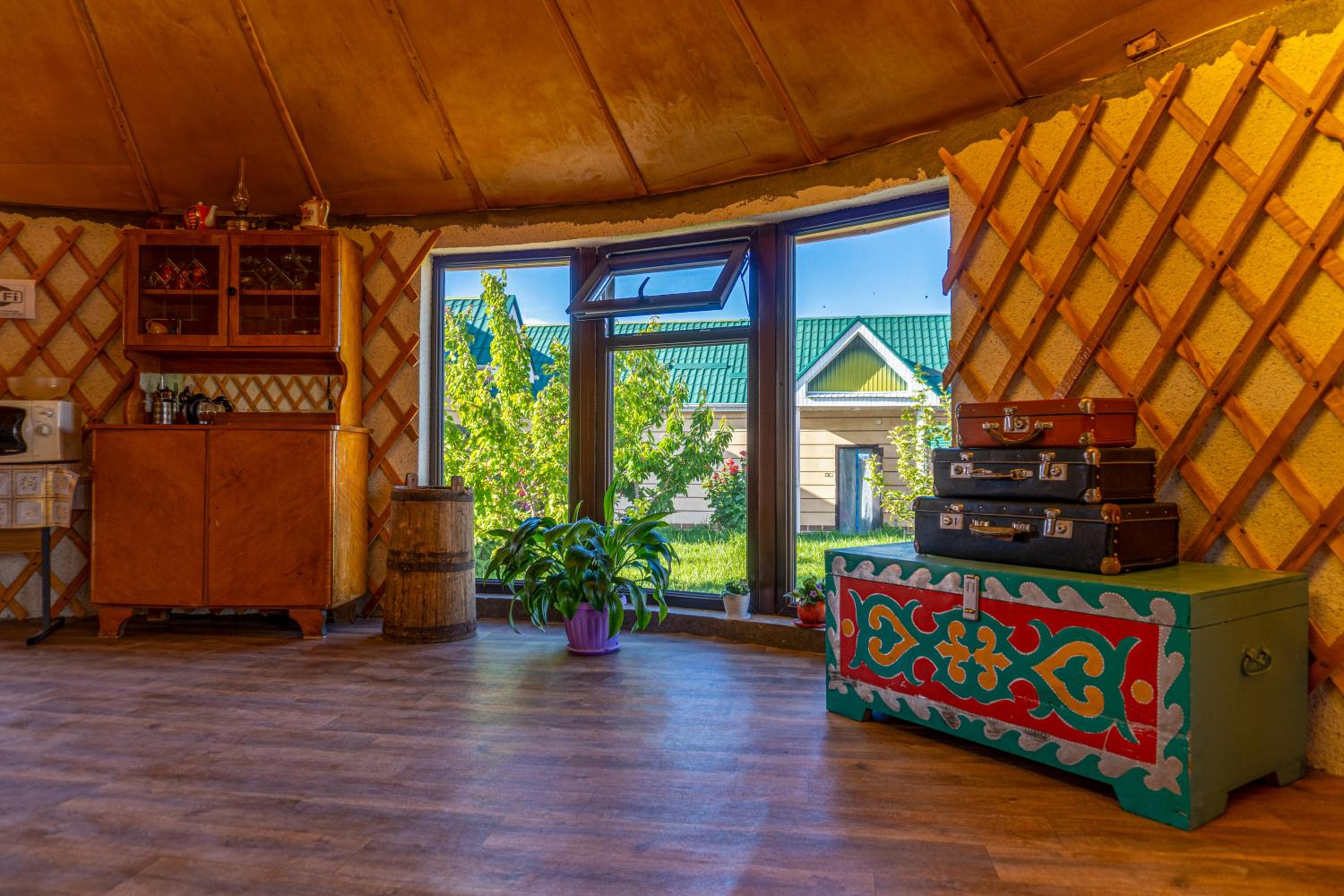 Guest house and yurt camp Svetlana