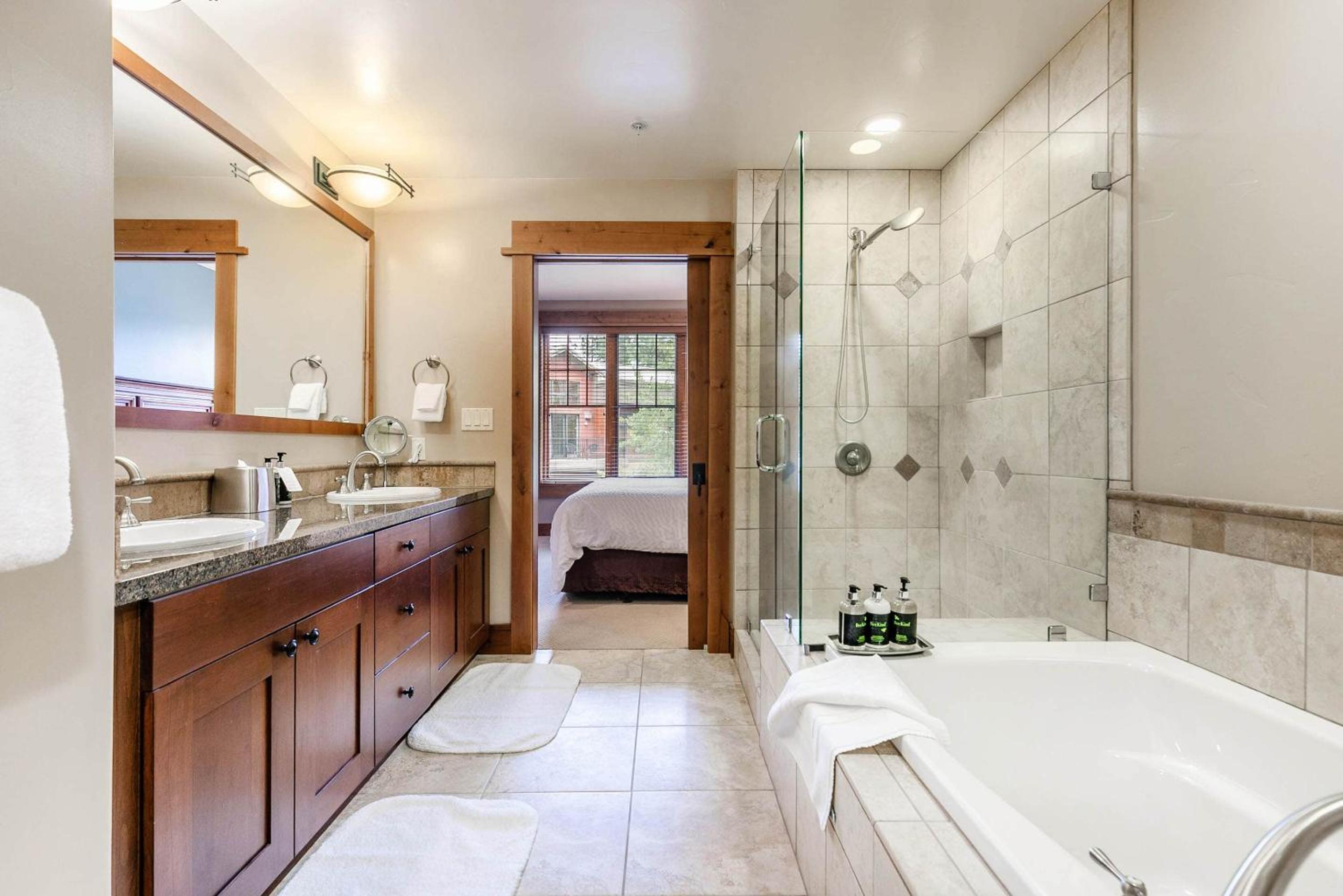 Lake Tahoe Vacations - Catamount Lodge 201B by East West Hospitality - Property Image 9