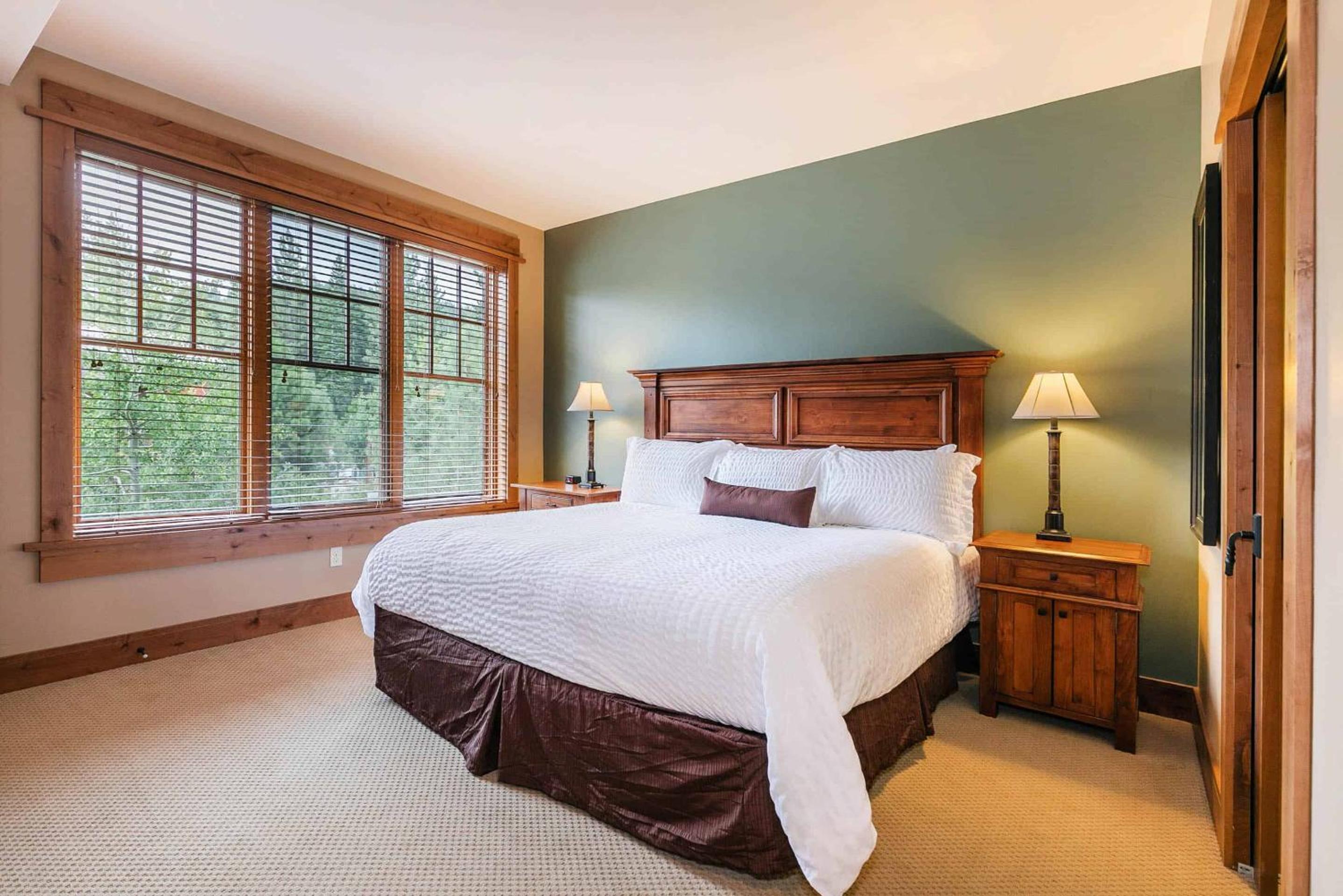 Lake Tahoe Vacations - Catamount Lodge 201B by East West Hospitality - Property Image 11