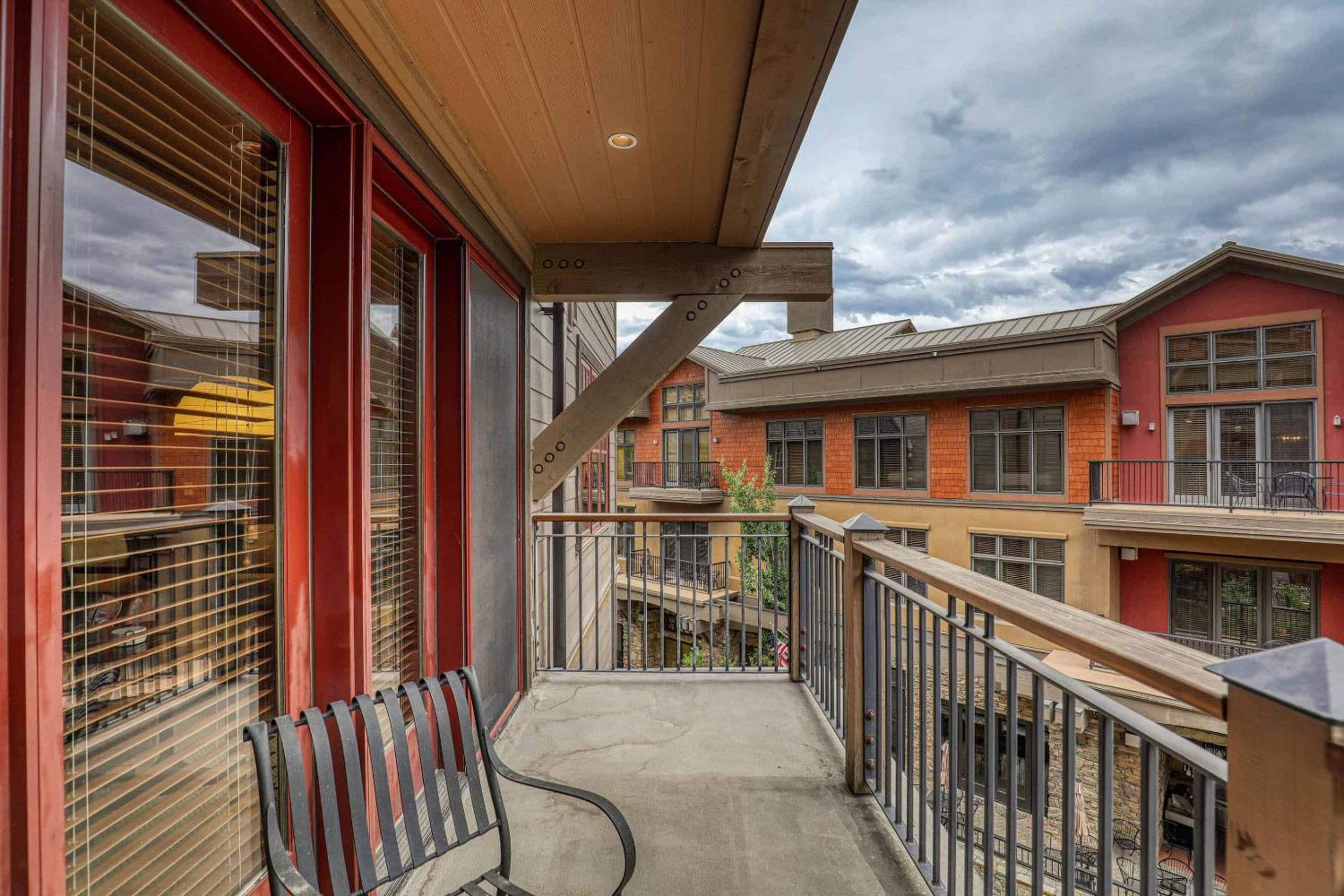 Lake Tahoe Vacations - Catamount Lodge 201B by East West Hospitality - Property Image 6