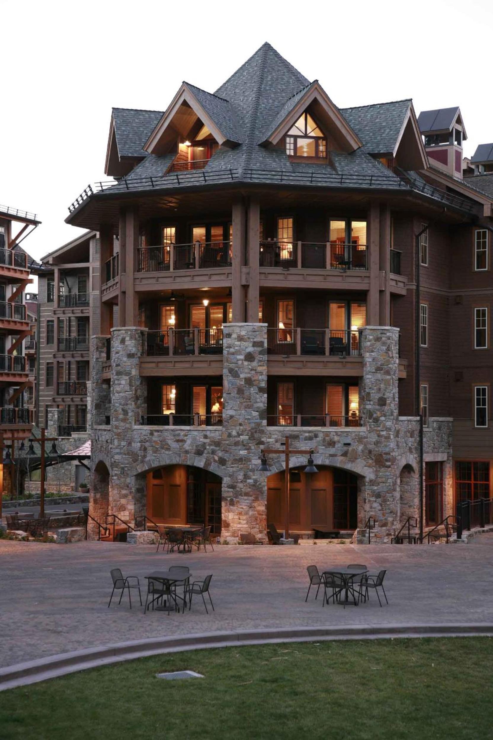 Lake Tahoe Vacations - Catamount Lodge 201A by East West Hospitality - Property Image 4