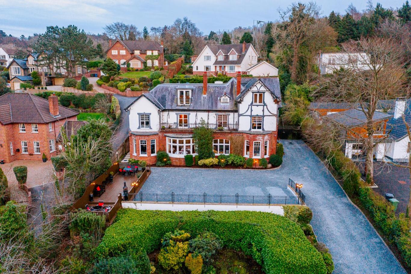 Hotel OYO Rayanne House Guest Accommodation - Image 1