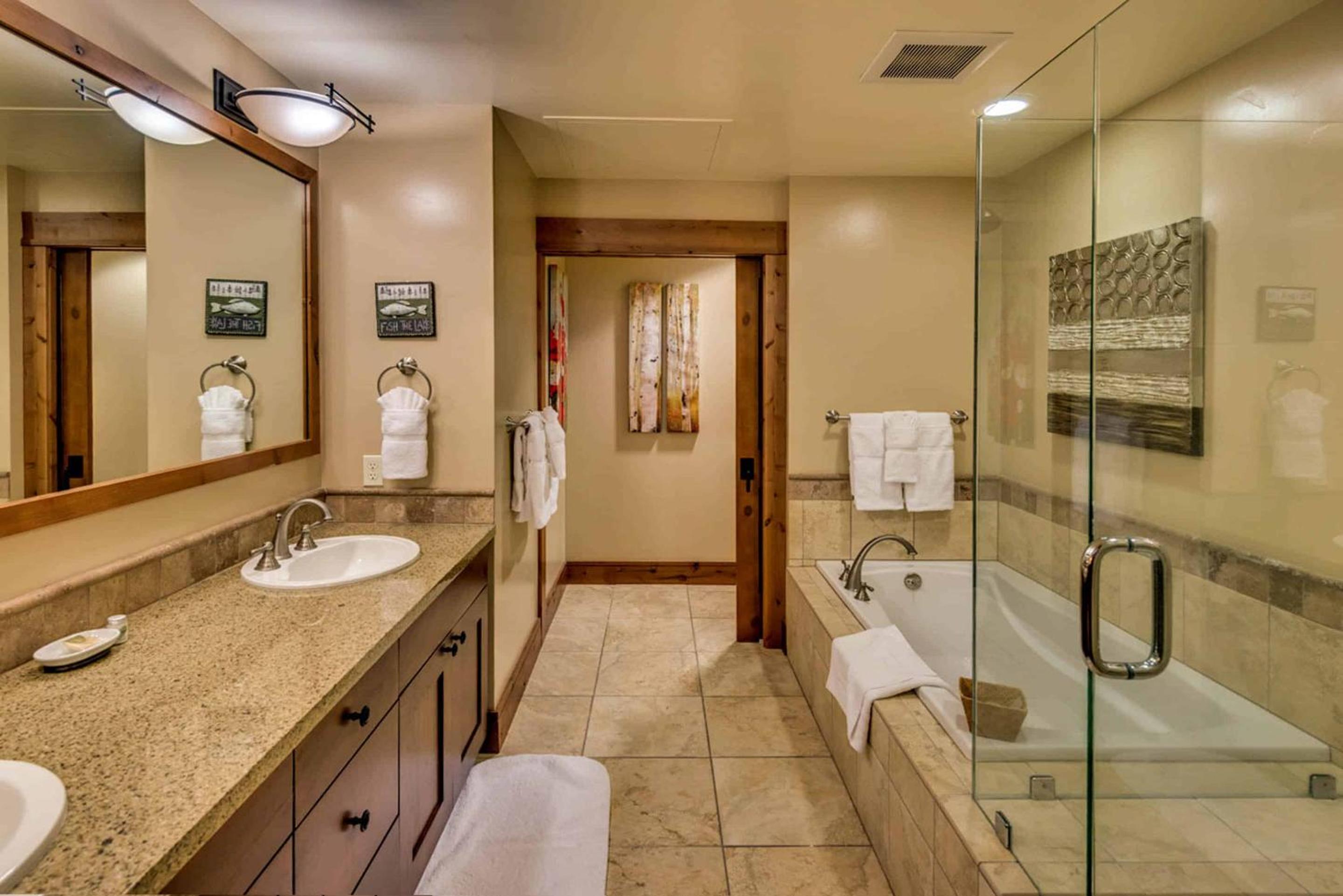 Lake Tahoe Vacations - Catamount Lodge 204B by East West Hospitality - Property Image 4
