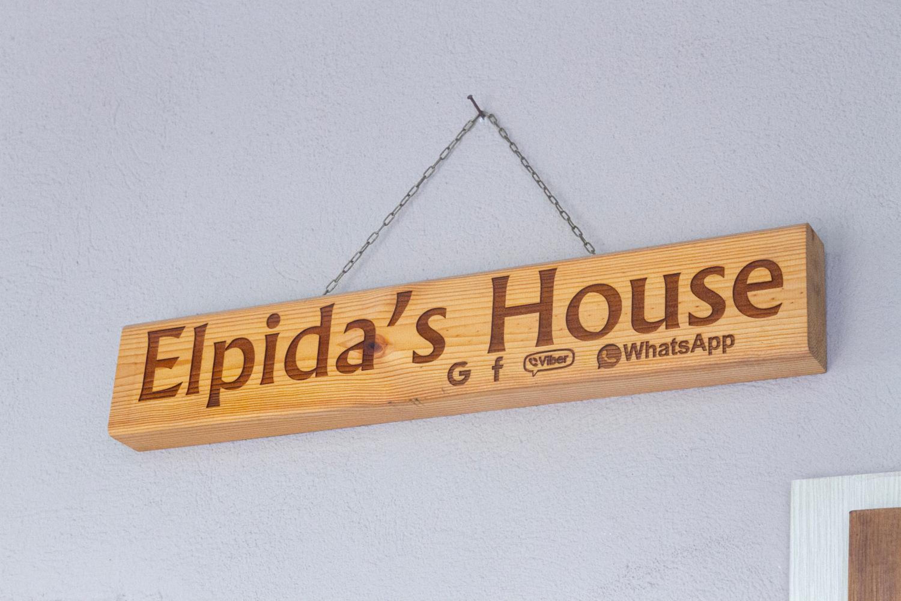 Elpidas houses #1 Private parking view 2