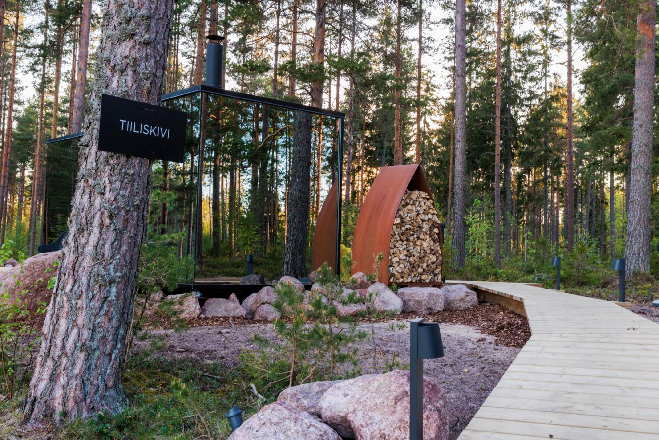 ÖÖD Mirror Houses at Versso