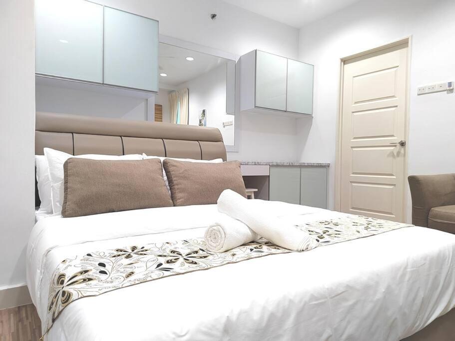 Exclusive Studio, 20th, 5pax, Gurney, Mansion One, Gleneagle Hospital photo 1