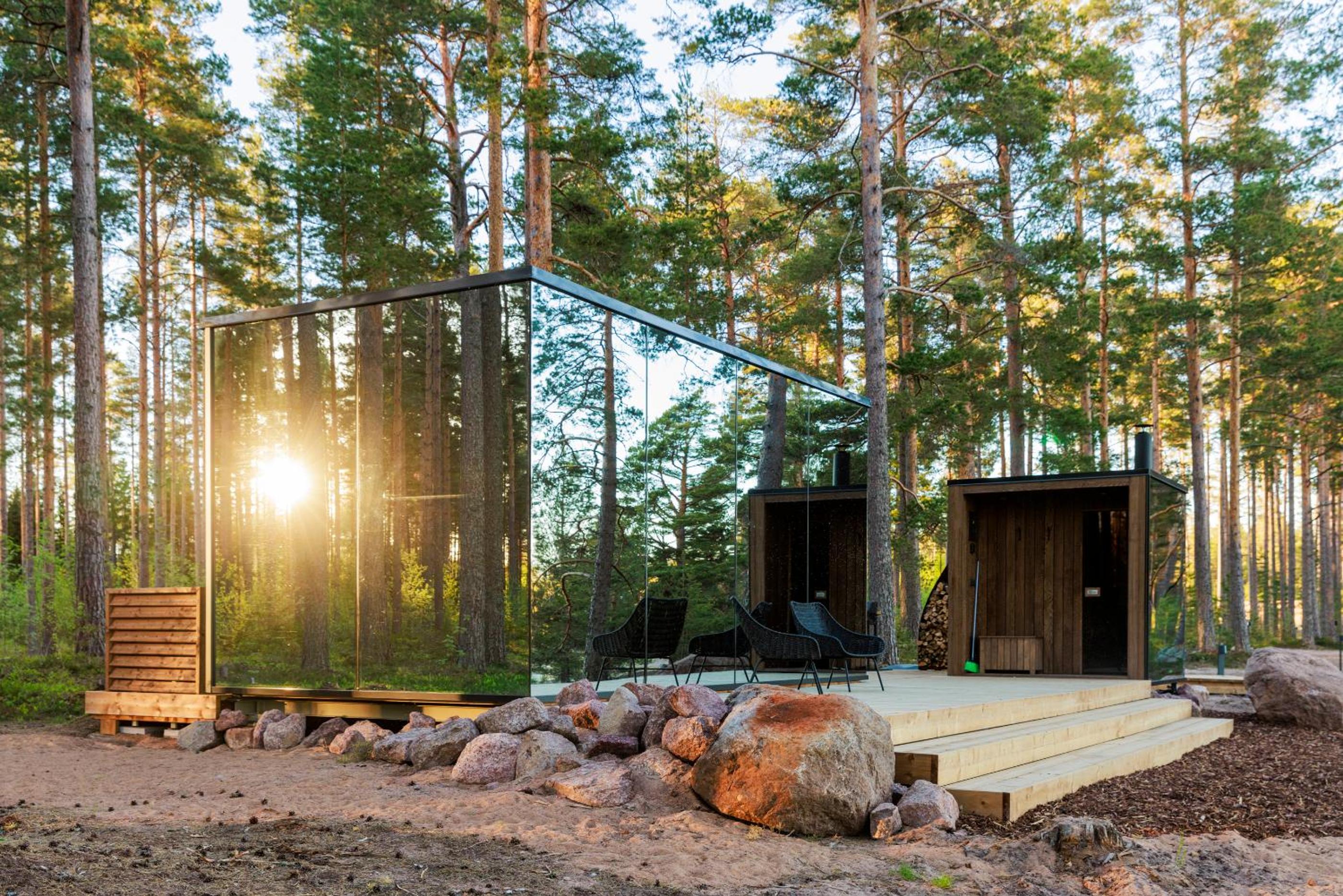 ÖÖD Mirror Houses at Versso