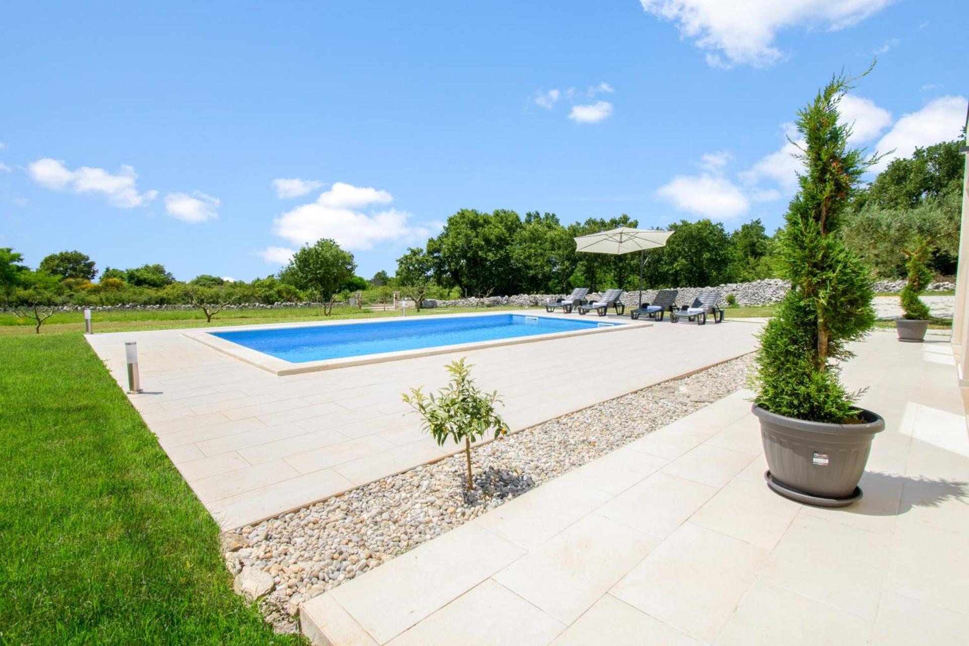 Villa Deni - by Istrabook