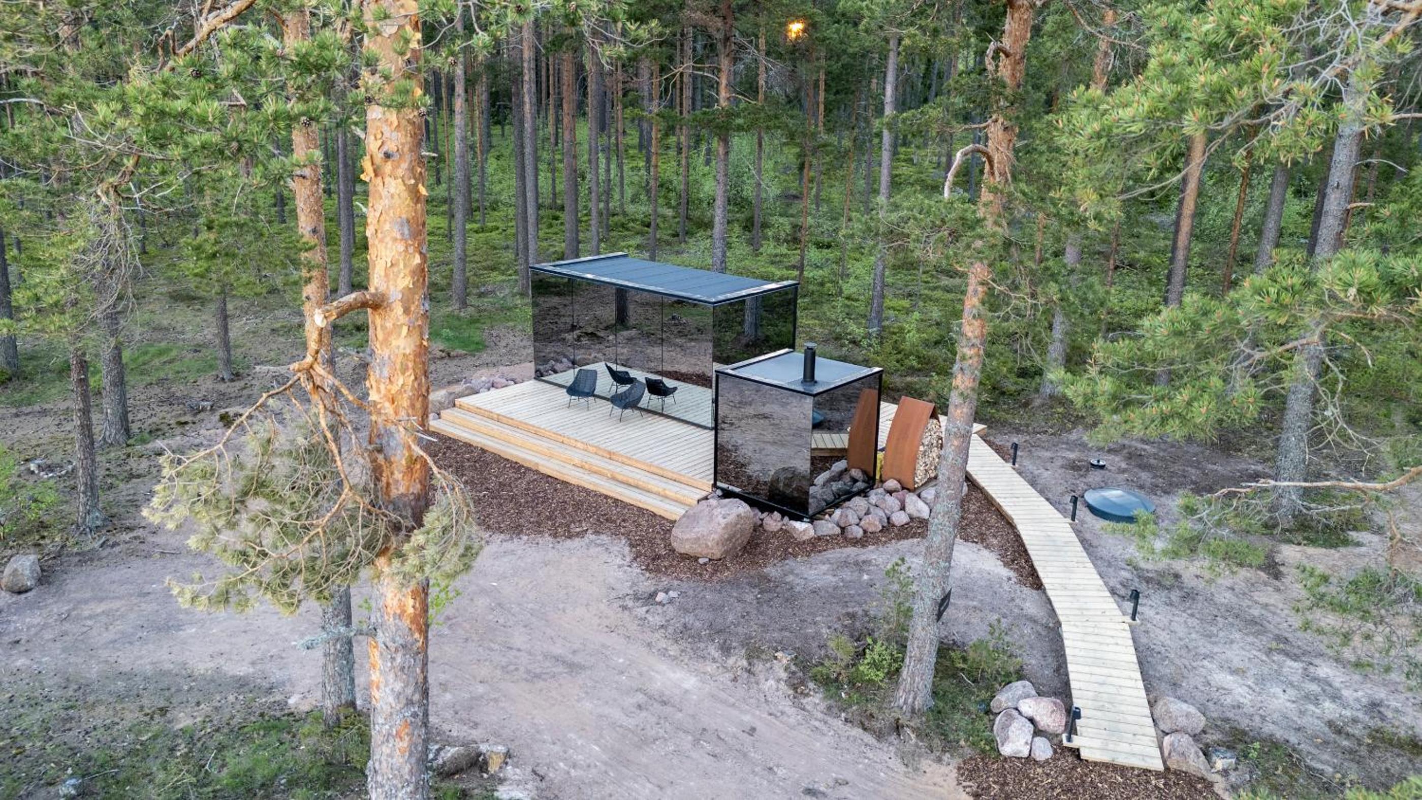 ÖÖD Mirror Houses at Versso